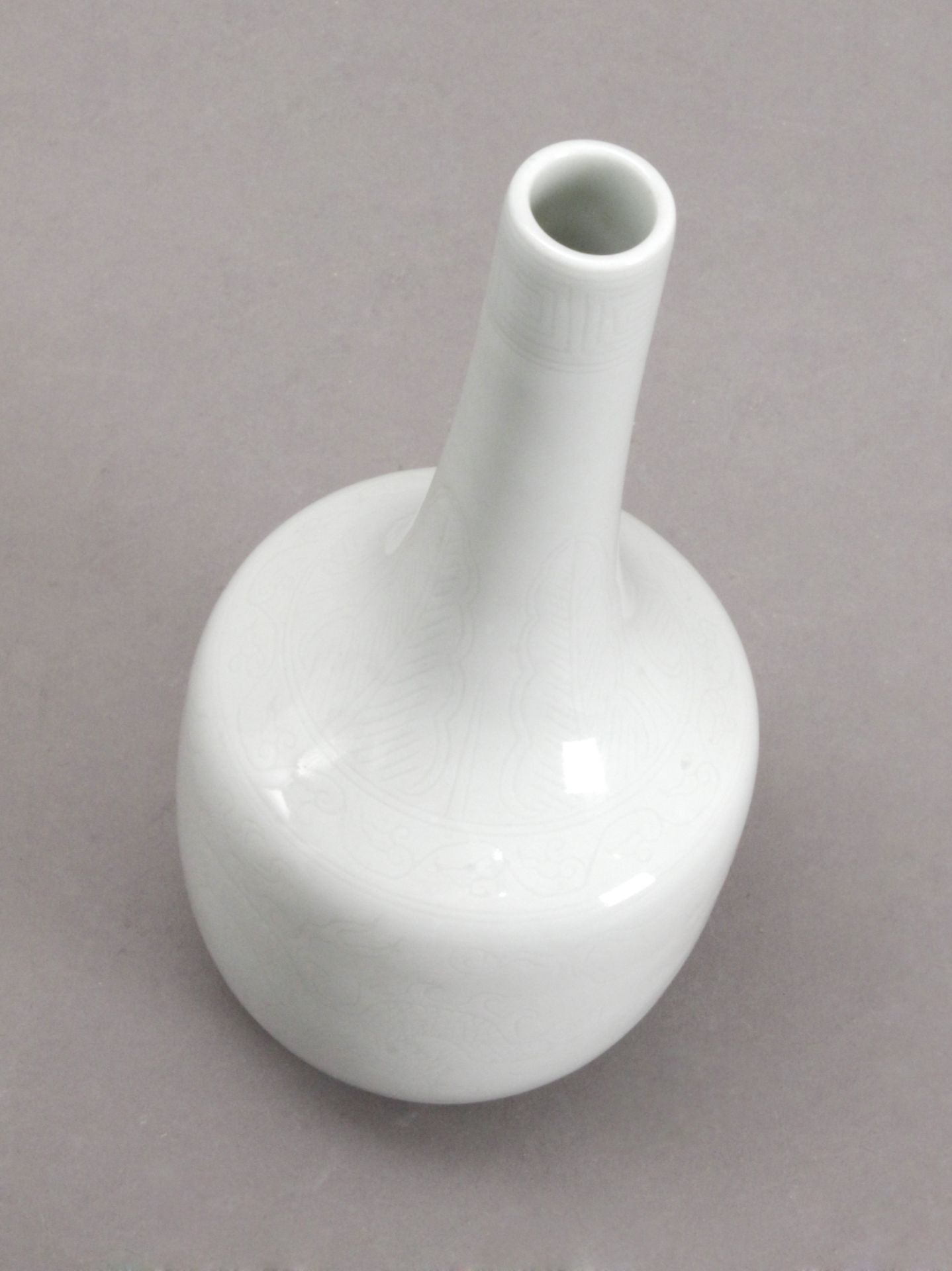 A 20th century Chinese vase in Celadon porcelain - Image 2 of 3