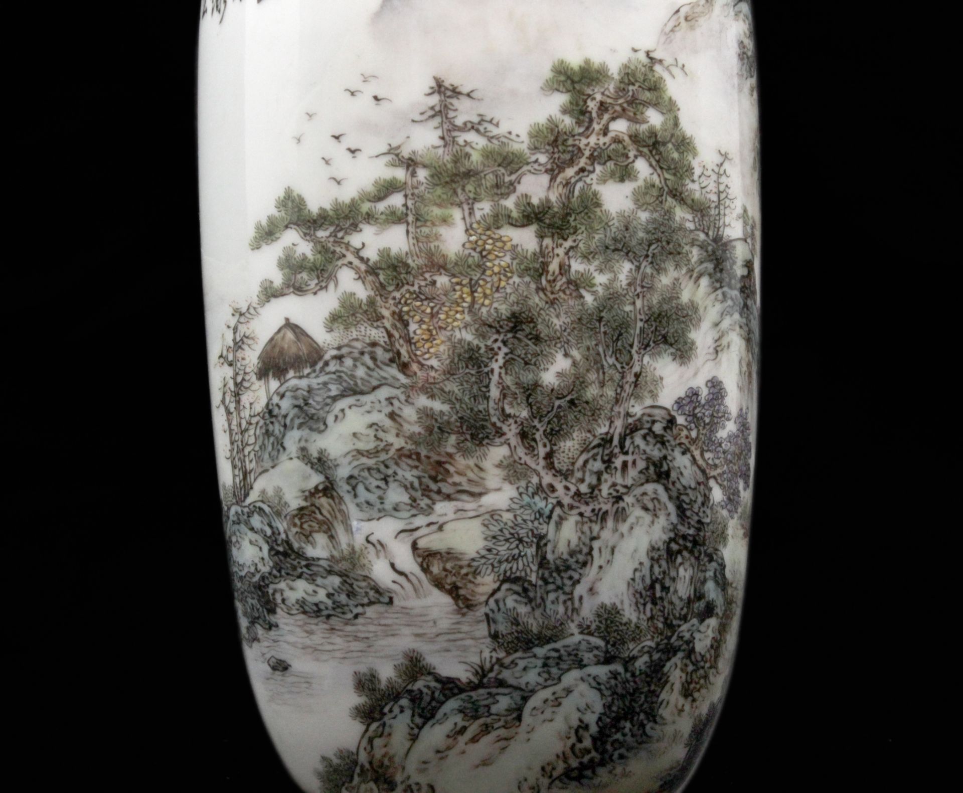 A first half of 20th century Chinese porcelain vase from MinGuo period - Image 7 of 9