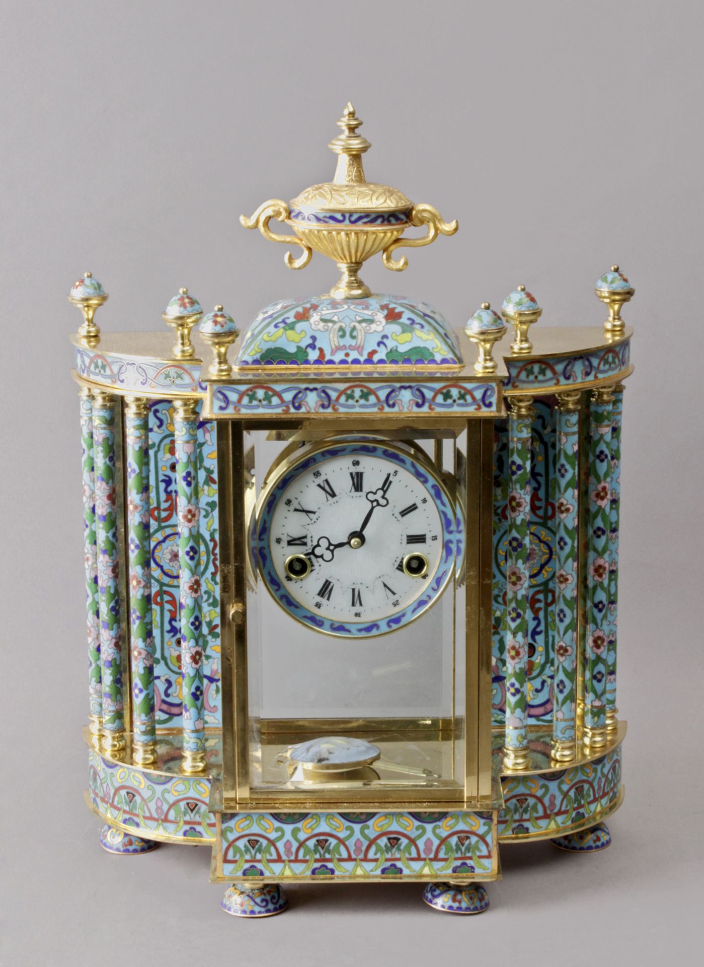 A 20th century Chinese mantel clock in gilt brass and cloisonne enamel