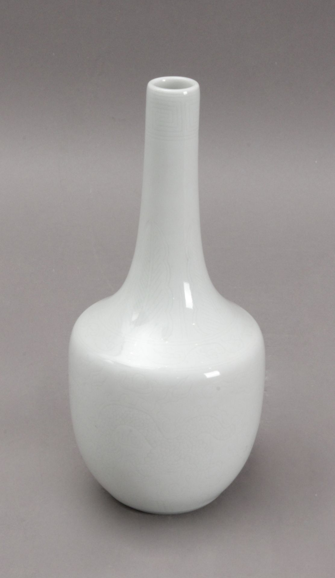 A 20th century Chinese vase in Celadon porcelain