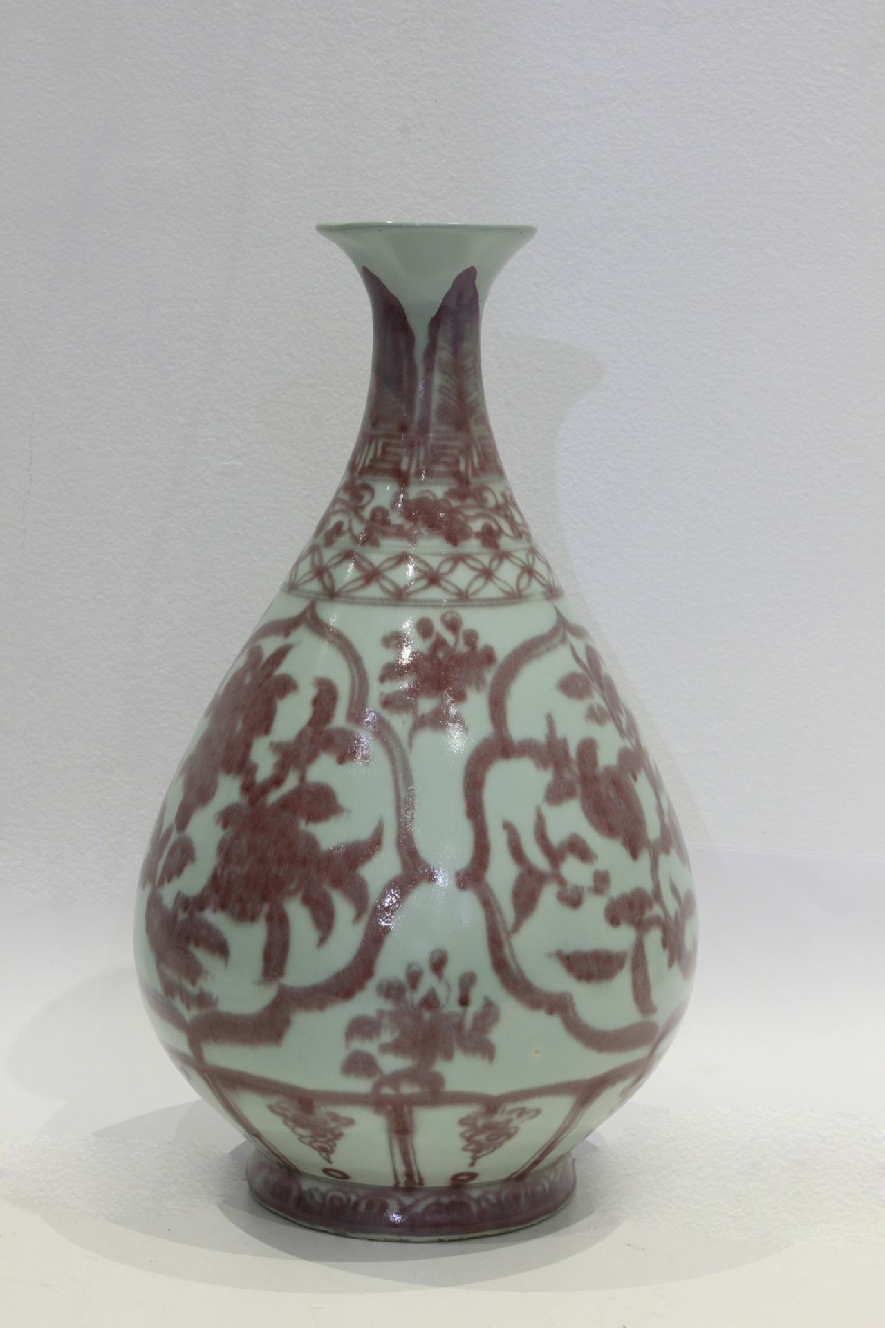 A 20th century Meiping vase in celadon porcelain with rouge de fer decoration - Image 4 of 8