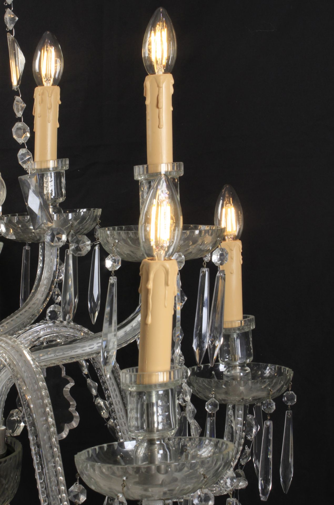A 20th century gilt bronze anf glass beads chandelier - Bild 3 aus 3