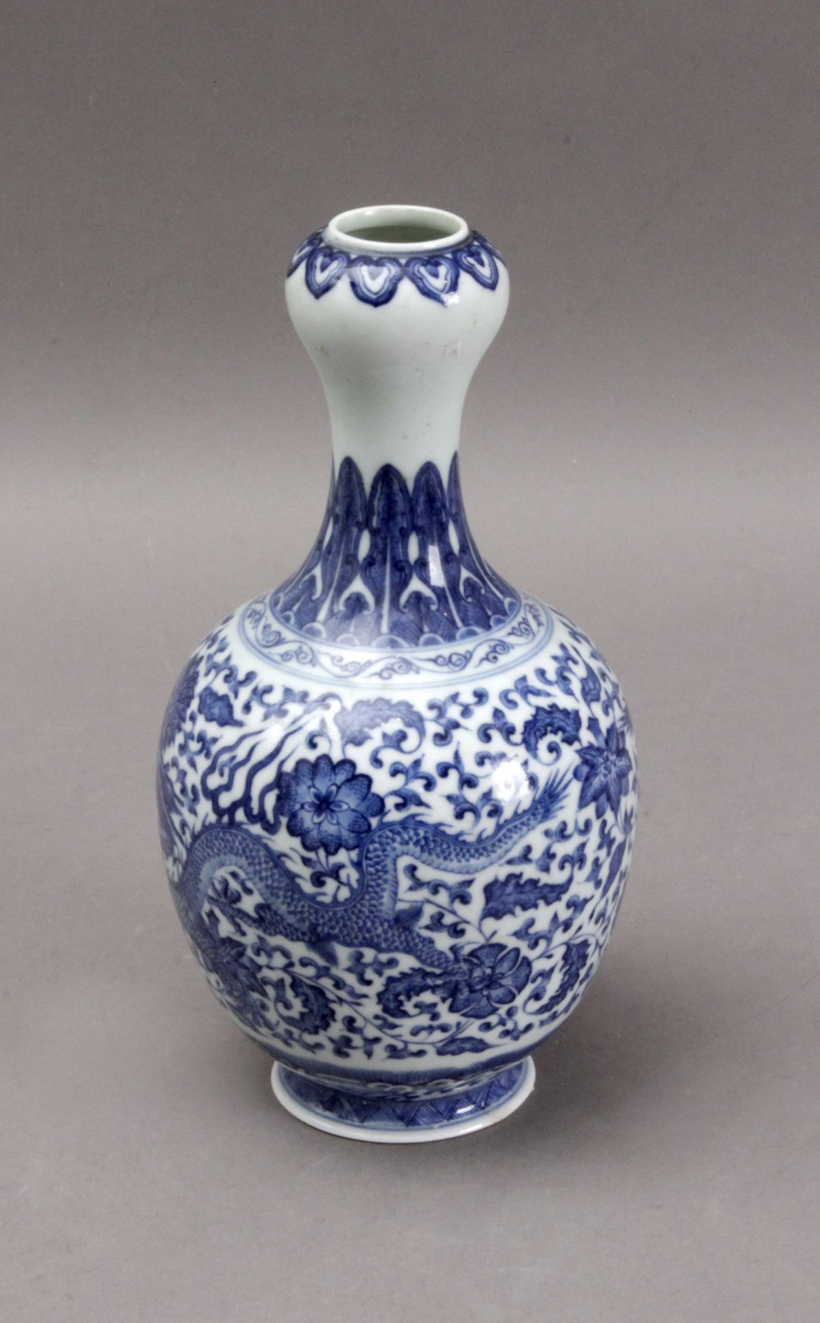 A 20th century Chinese porcelain garlic head vase - Image 2 of 3