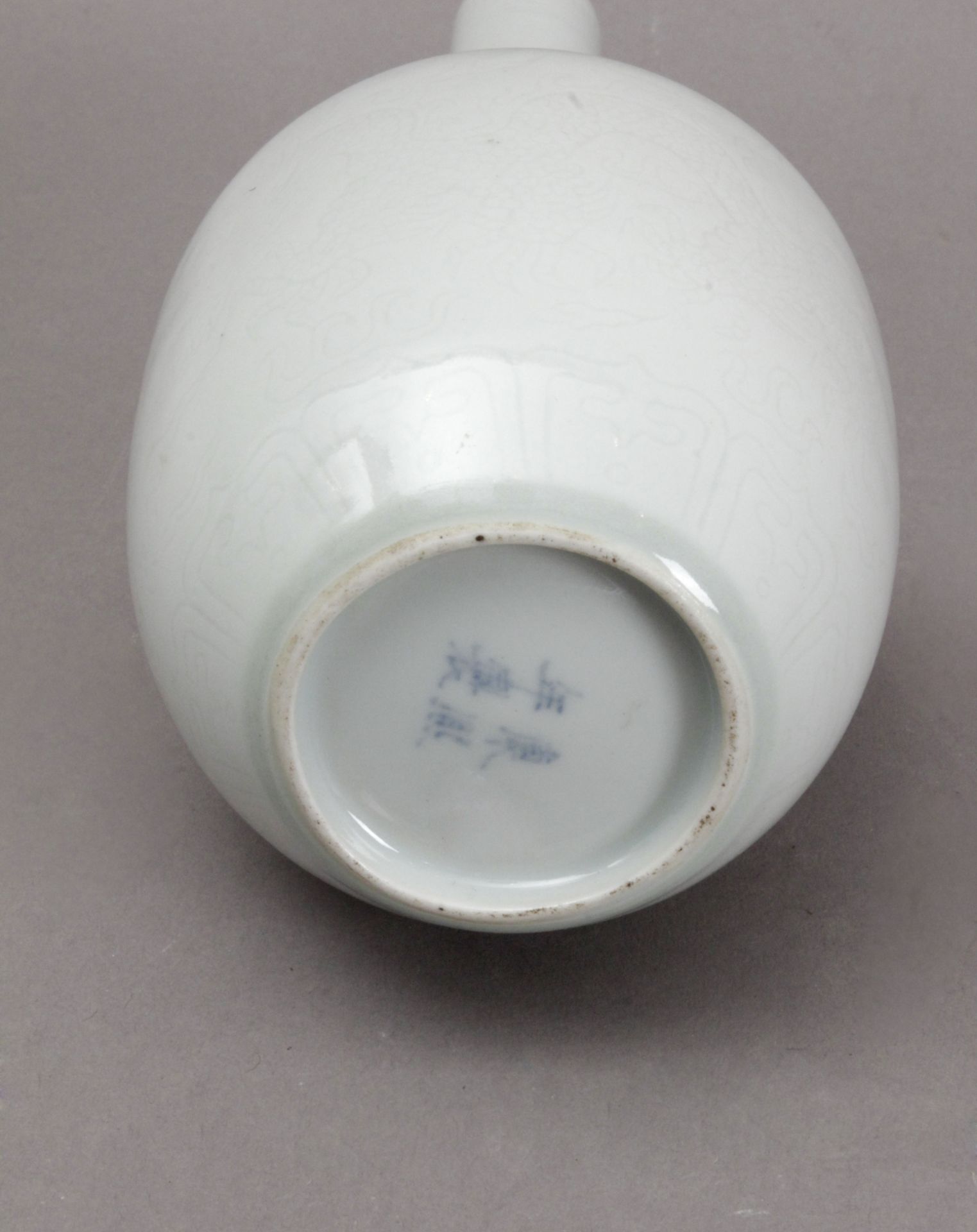 A 20th century Chinese vase in Celadon porcelain - Bild 3 aus 3