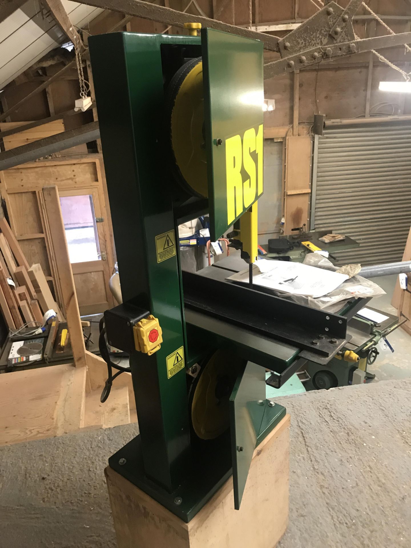 Startrite R51 Vertical Bandsaw, serial no. 202097, year of manufacture 1999, single phase, with - Image 2 of 9