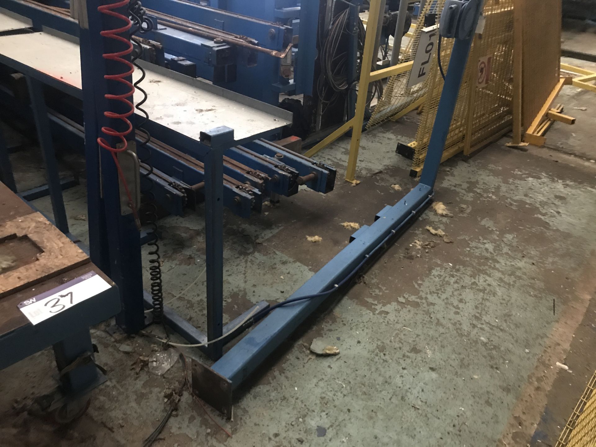 Fabricated Steel Stand, with Nederman compressed air reel - Bild 2 aus 2