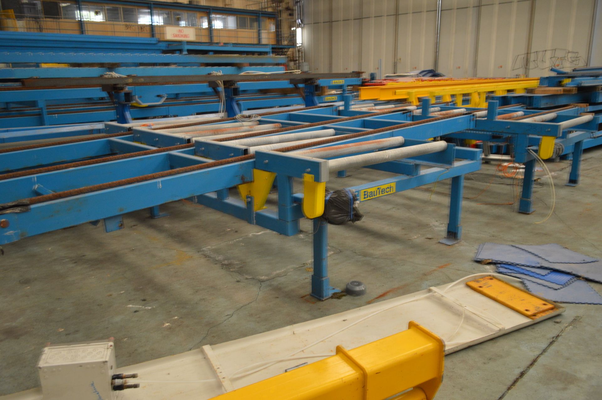 Two BauTech Cross Conveyors, each with powered roller conveyor, 1.33m wide and chain take off - Bild 2 aus 4