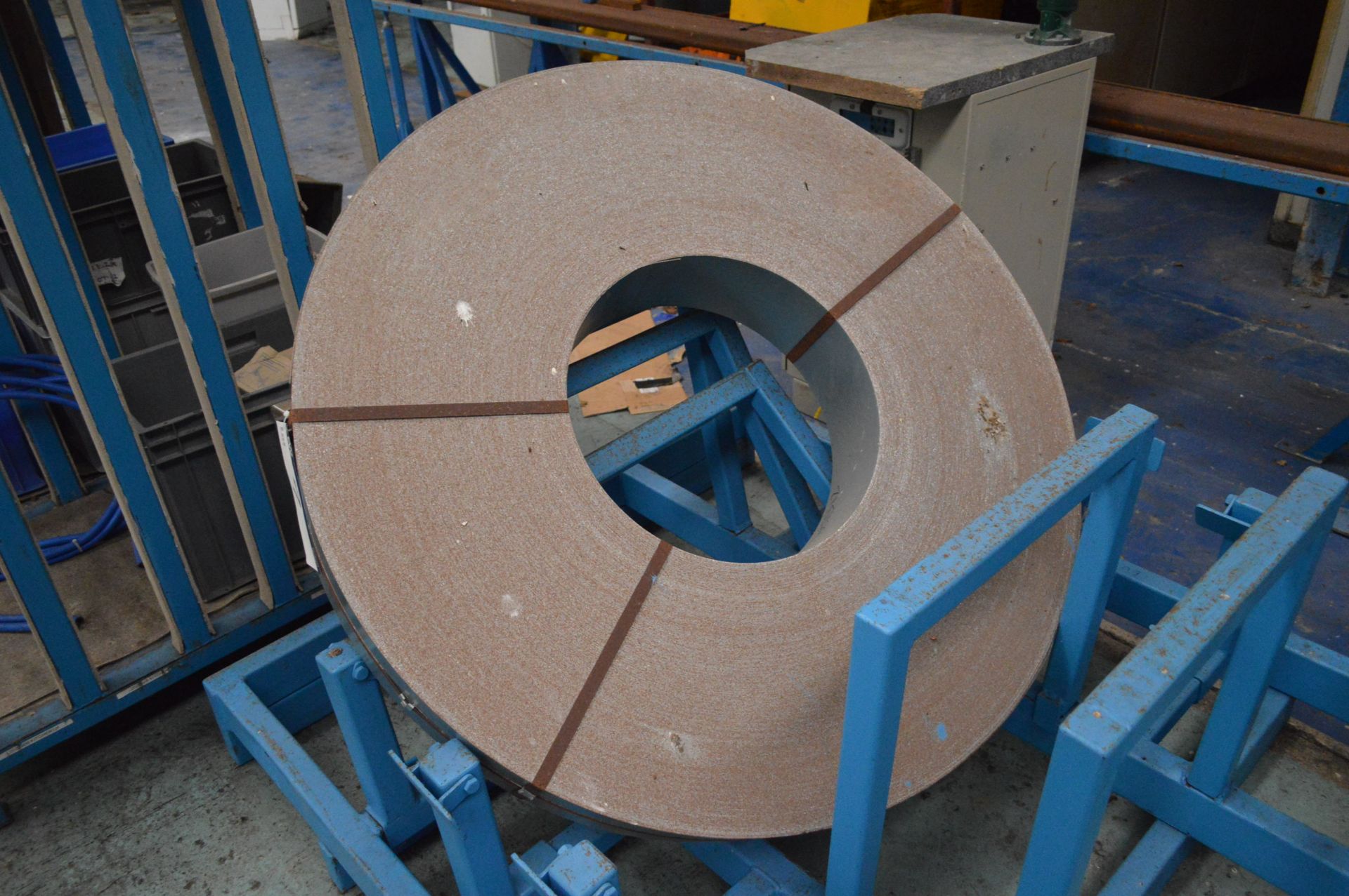 Galvanised Strip Steel, in one coil, approx. 175mm wide, with steel stand/ jig - Bild 2 aus 3