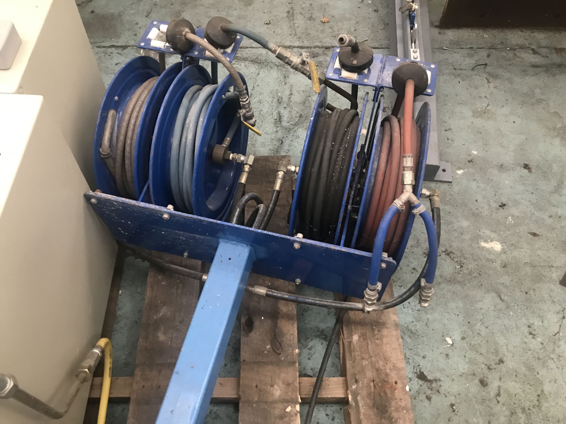 Air Hose Reel Dispensing Stand - Image 2 of 2