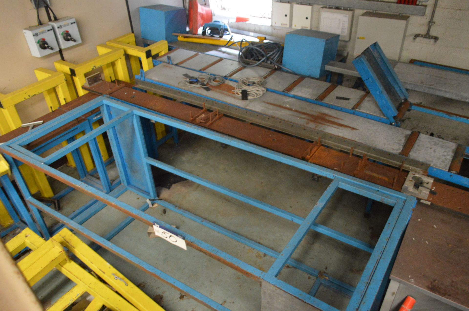 Roller Conveyor, Fabricated Steel Stands & Equipment, in corner of room - Bild 2 aus 2