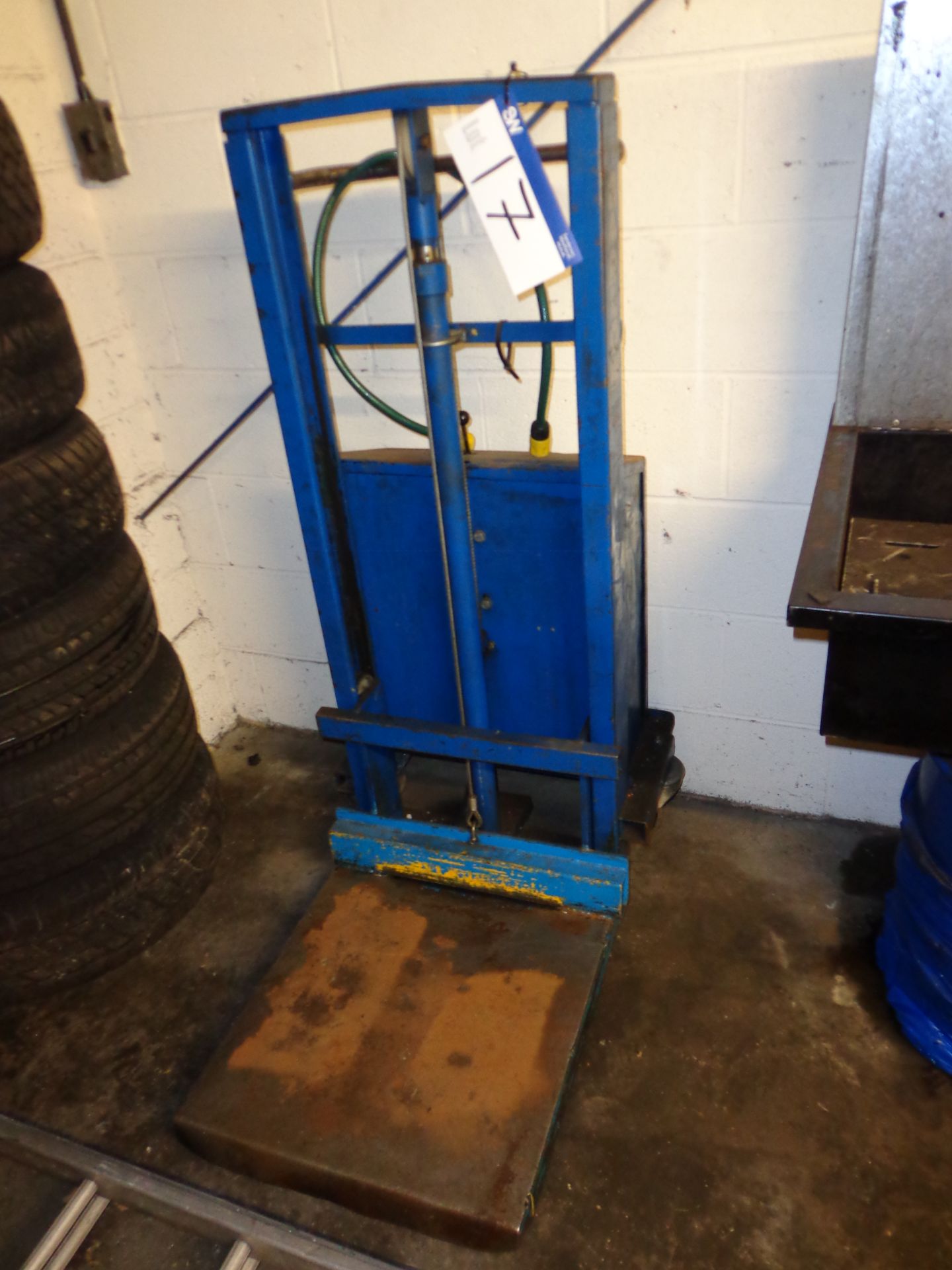 Barlow Handling Pedestrian Stacker/ Hydraulic Lift Platform