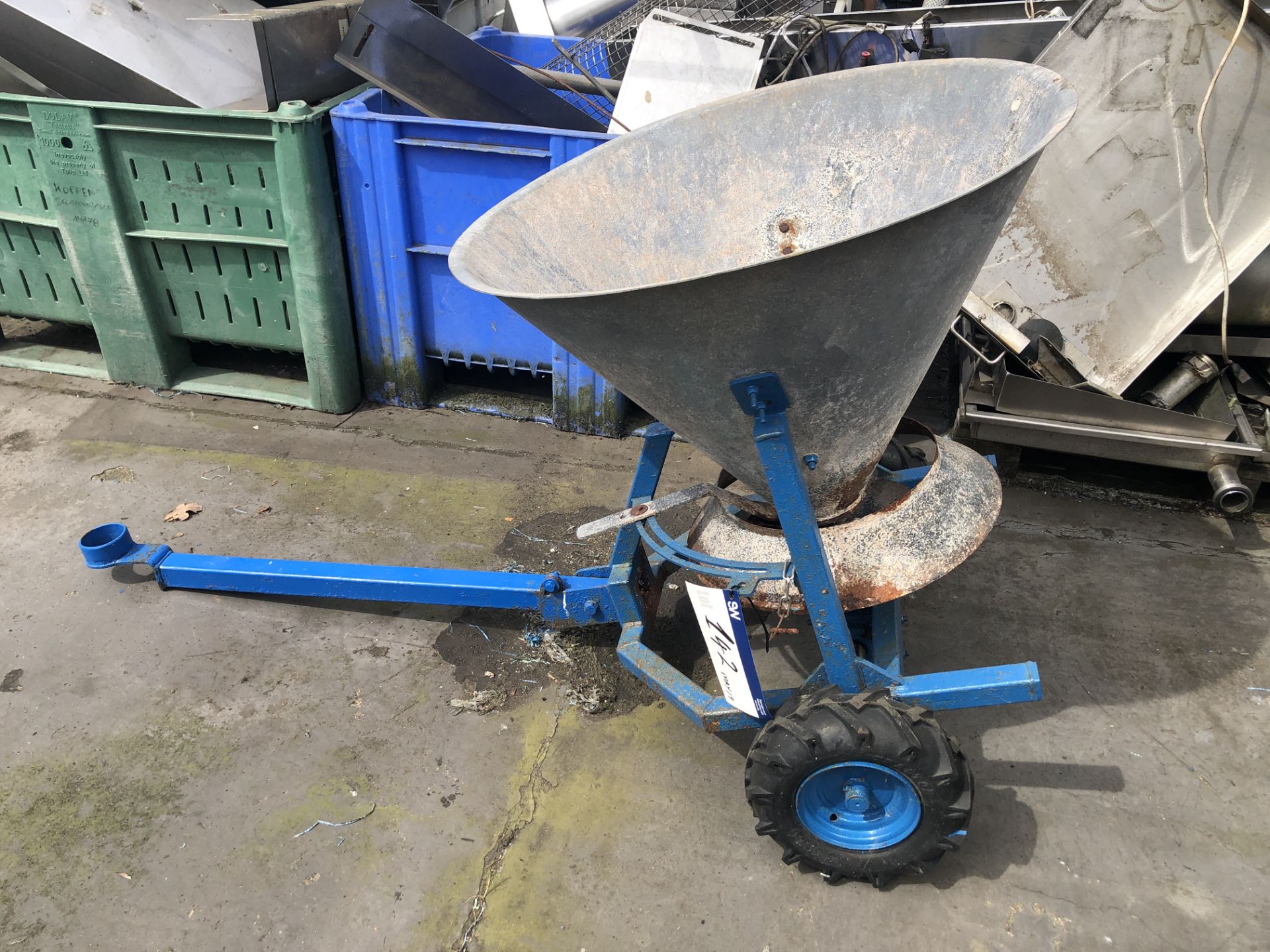 Towable Salt Spreader, with 80cm wide hopper - Image 2 of 4