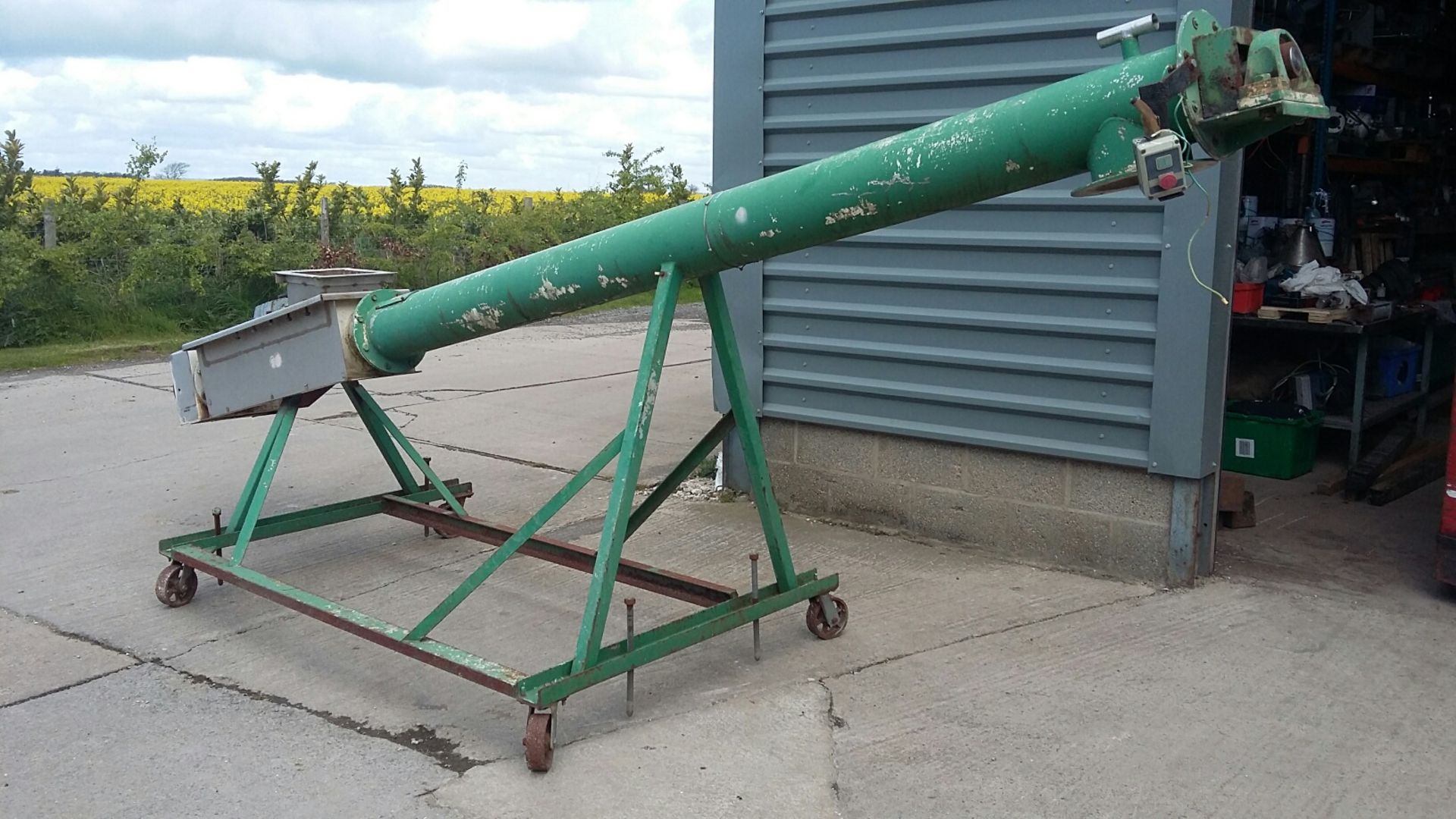 Mobile Stainless Steel 8in dia. Auger, with geared