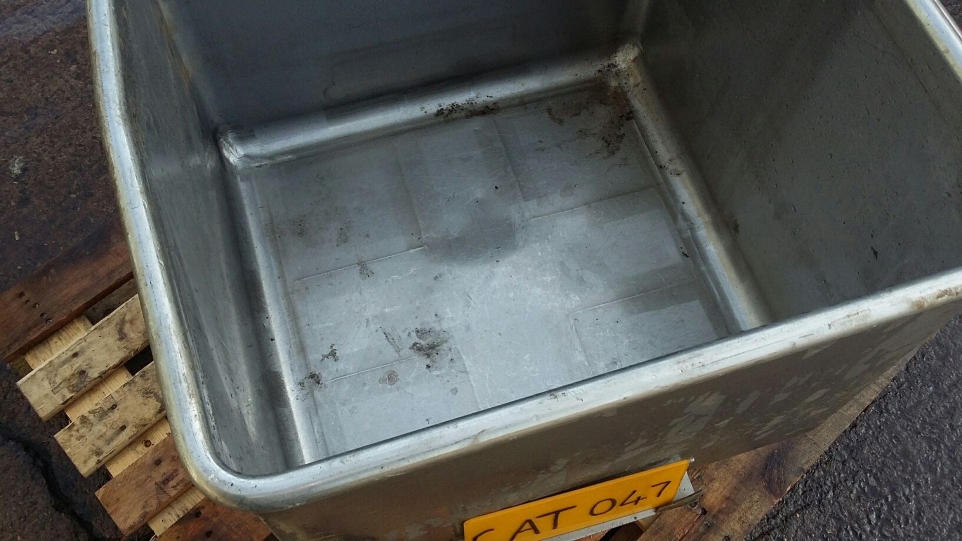 Stainless Steel Tote Bin, mounted on four wheels - Bild 2 aus 3