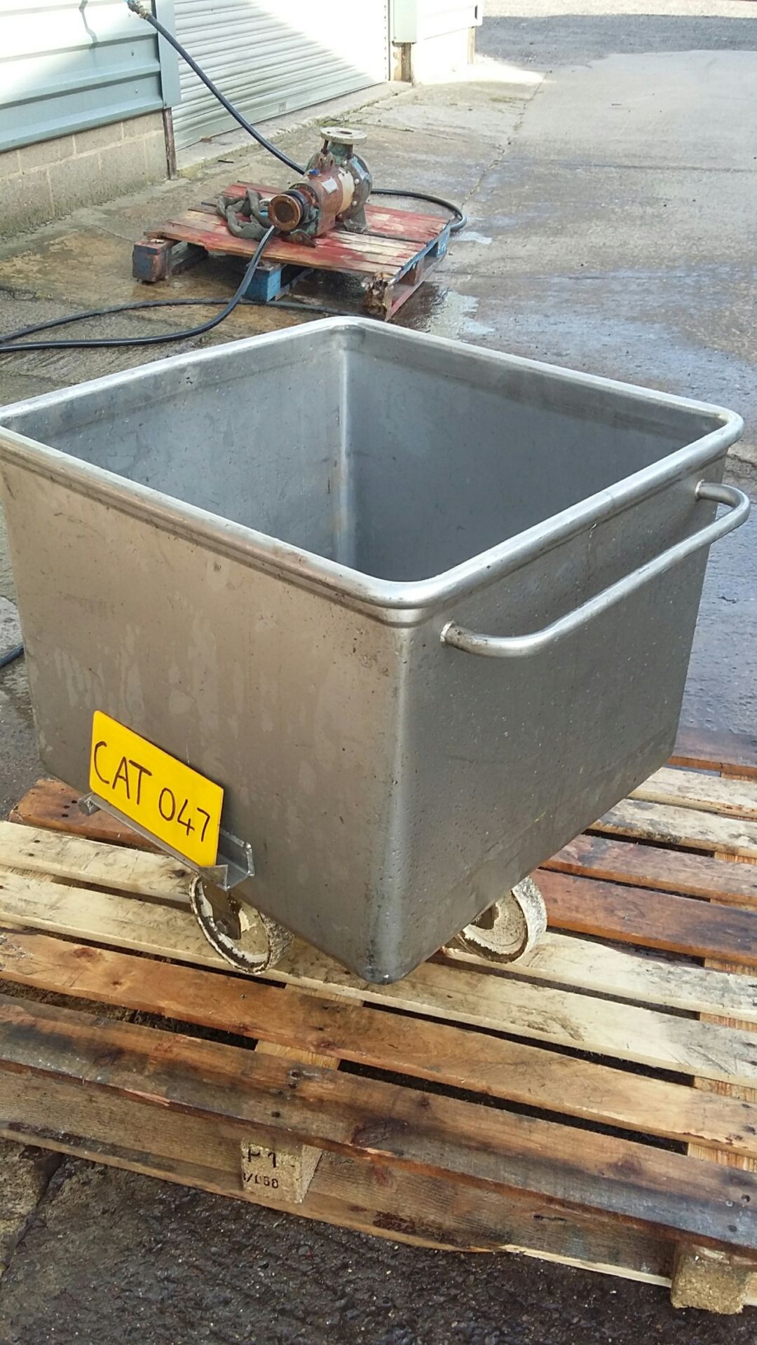 Stainless Steel Tote Bin, mounted on four wheels - Bild 3 aus 3