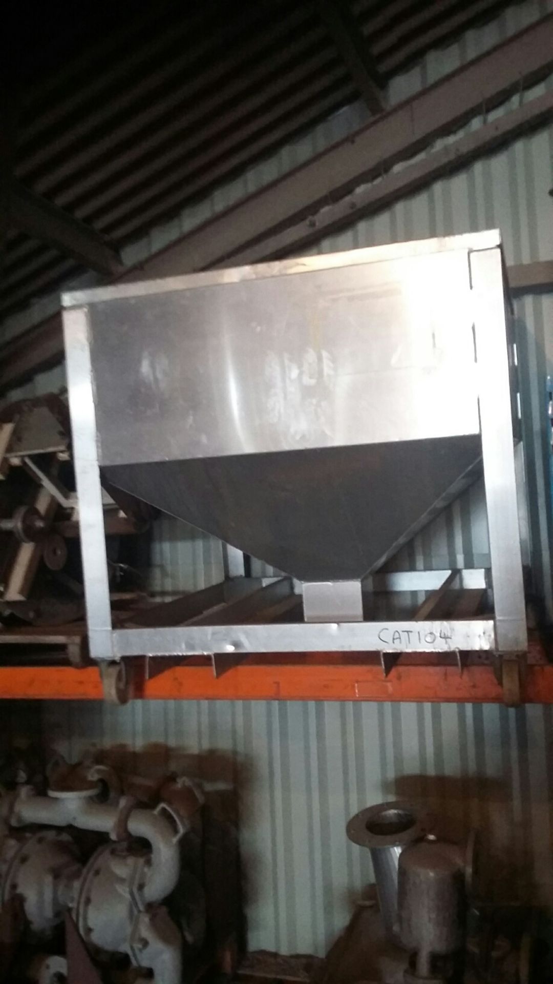 Aluminium Mobile Storage Discharge Hopper, with a - Image 2 of 3