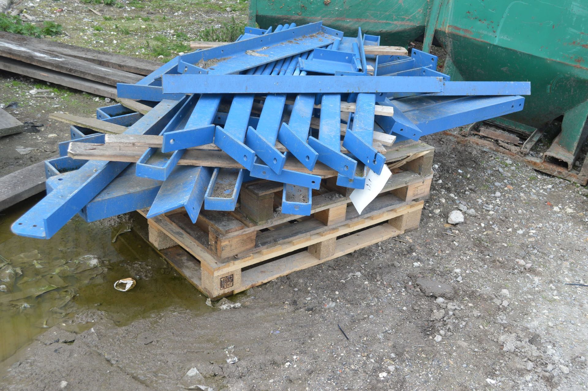 Fabricated Steel Framework, understood to form tot - Bild 2 aus 2