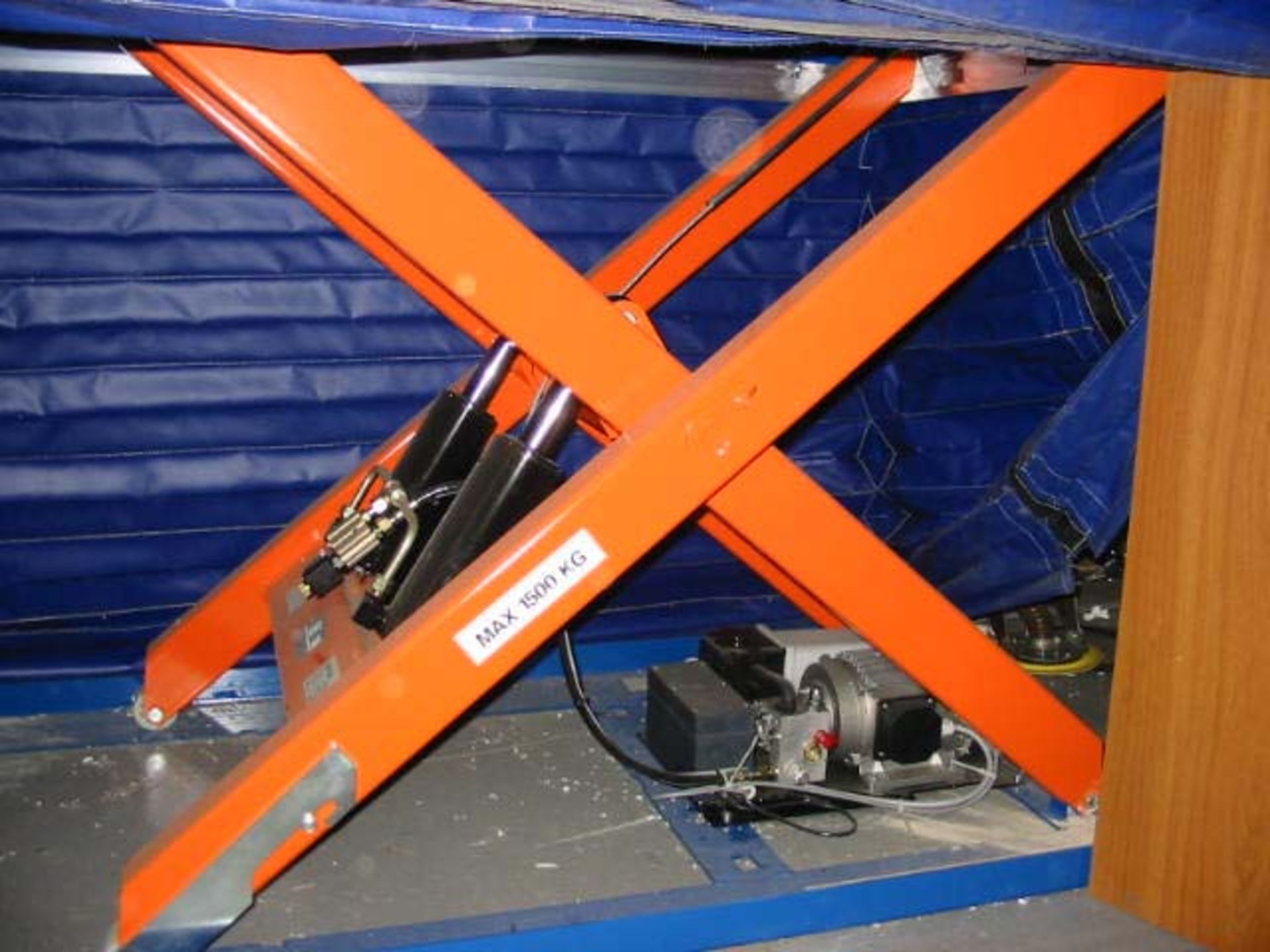 Elmo 1500kg Scissor Lift, Hyd/ electric hoist, wit