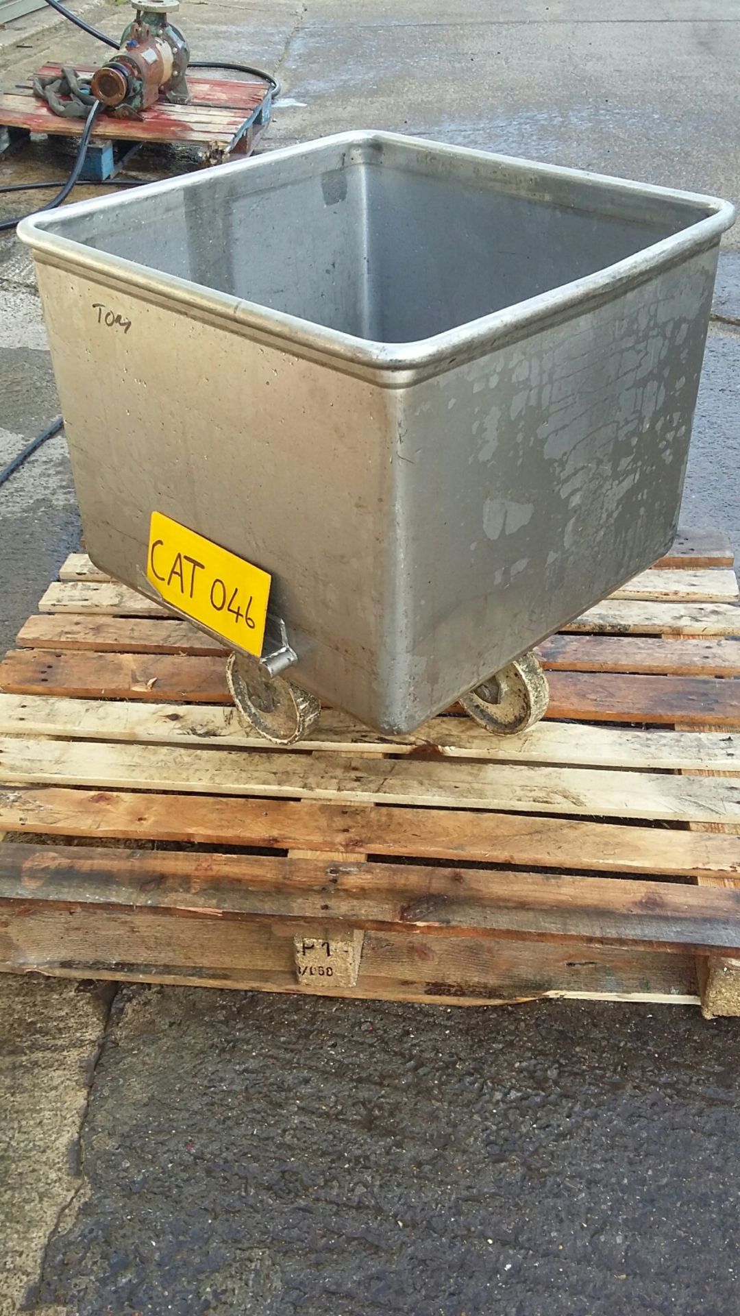 Stainless Steel Tote Bin, mounted on four wheels - Image 3 of 3