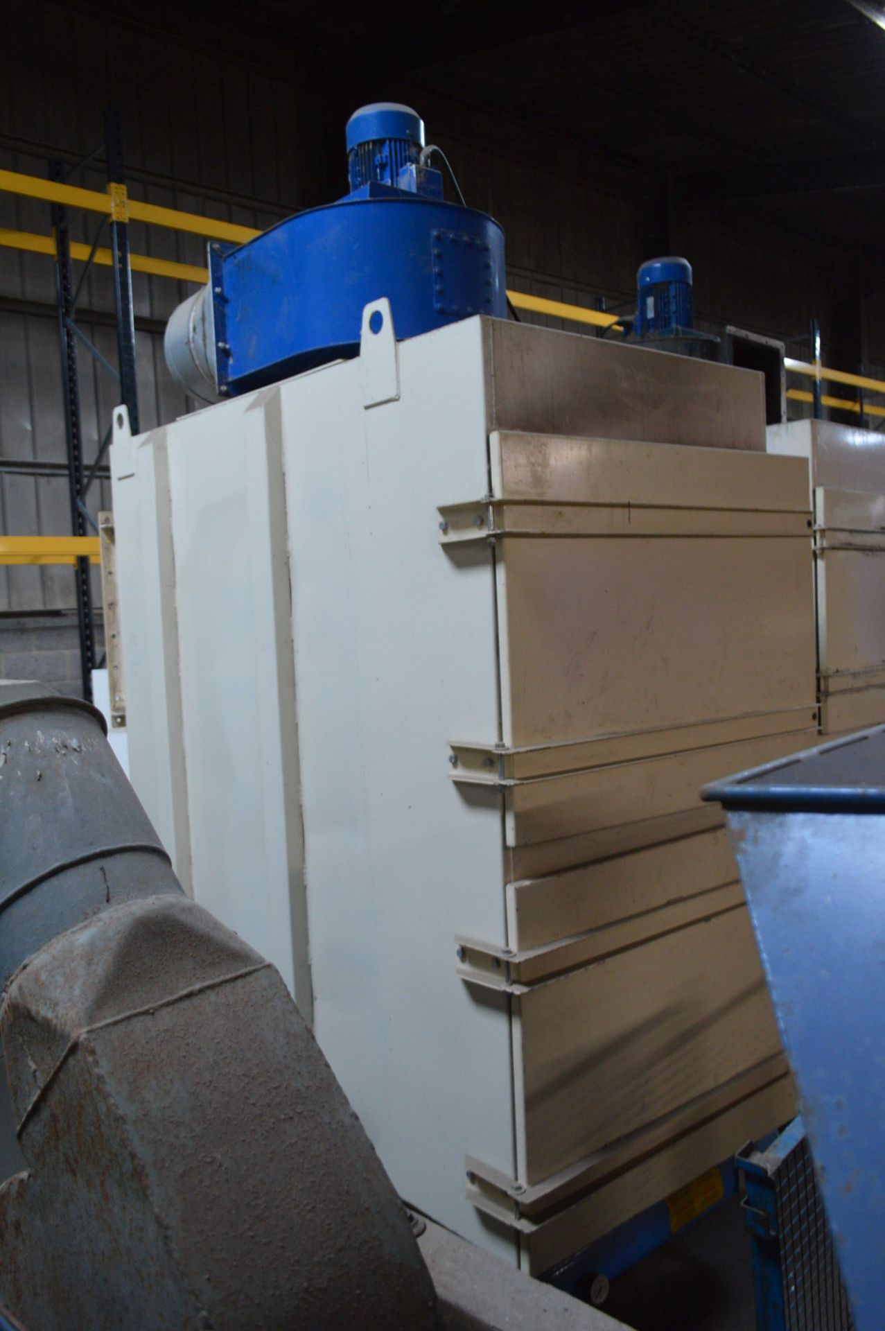 Heaton Green TWO DUST FILTER UNITS, with ten scree - Bild 4 aus 5