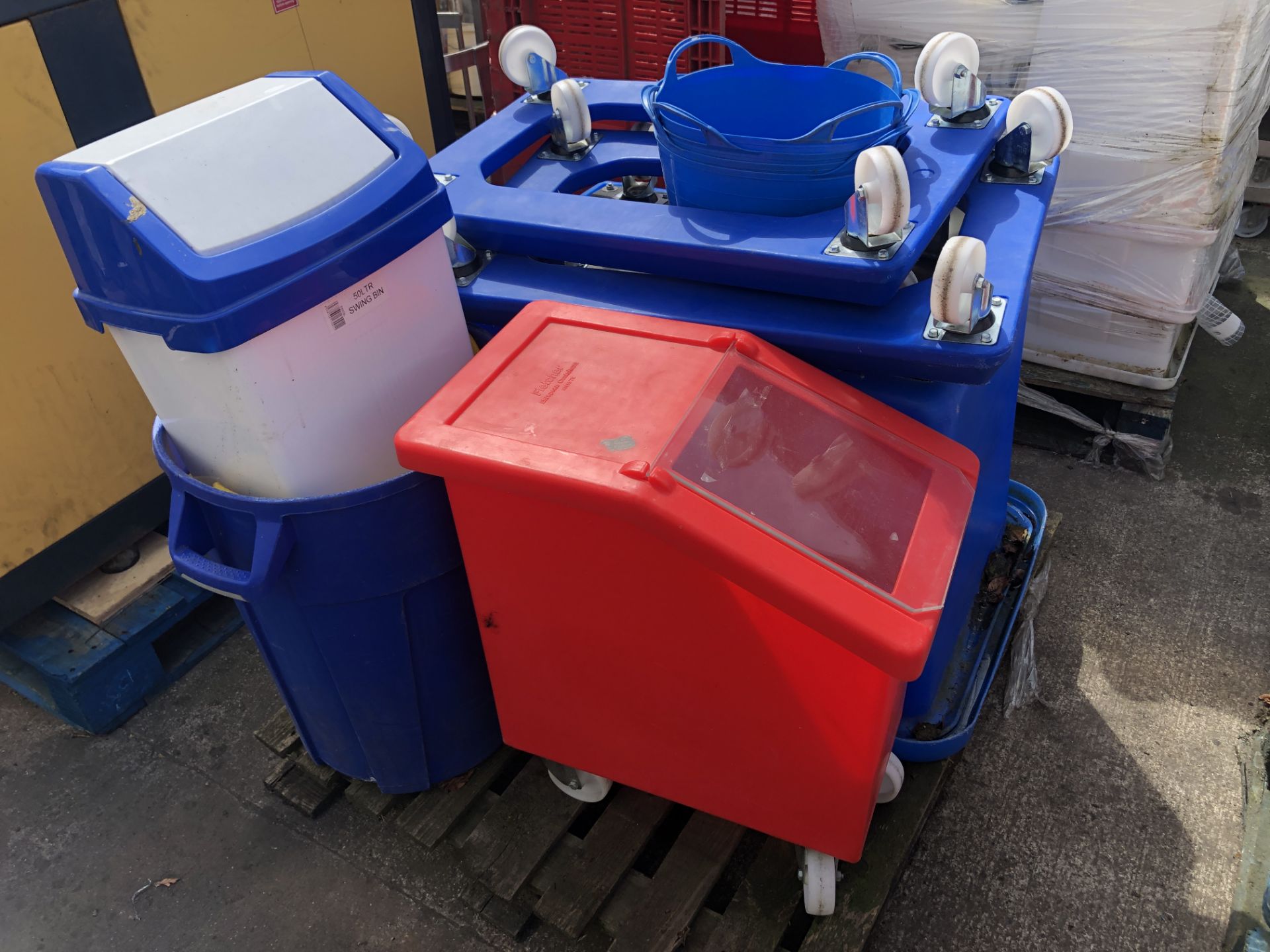 Mixed Ingredient Bins on a Pallet - 1 x Large Blue - Image 2 of 3