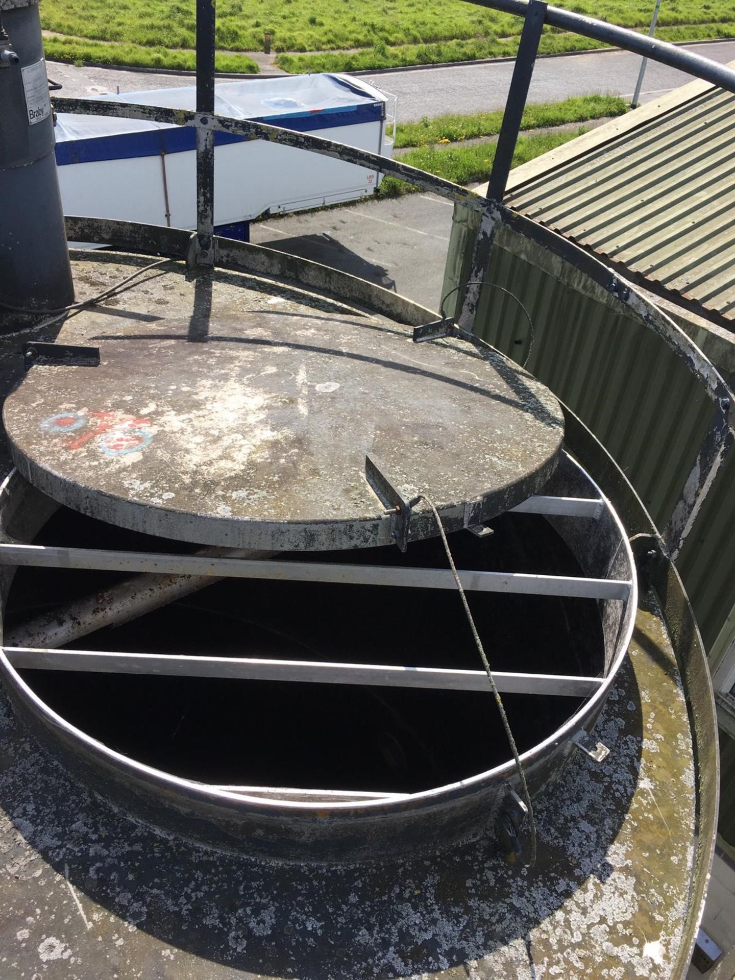 30 Tonne (flour cap.) SKIRTED ALLOY SILO, approx. - Image 5 of 10