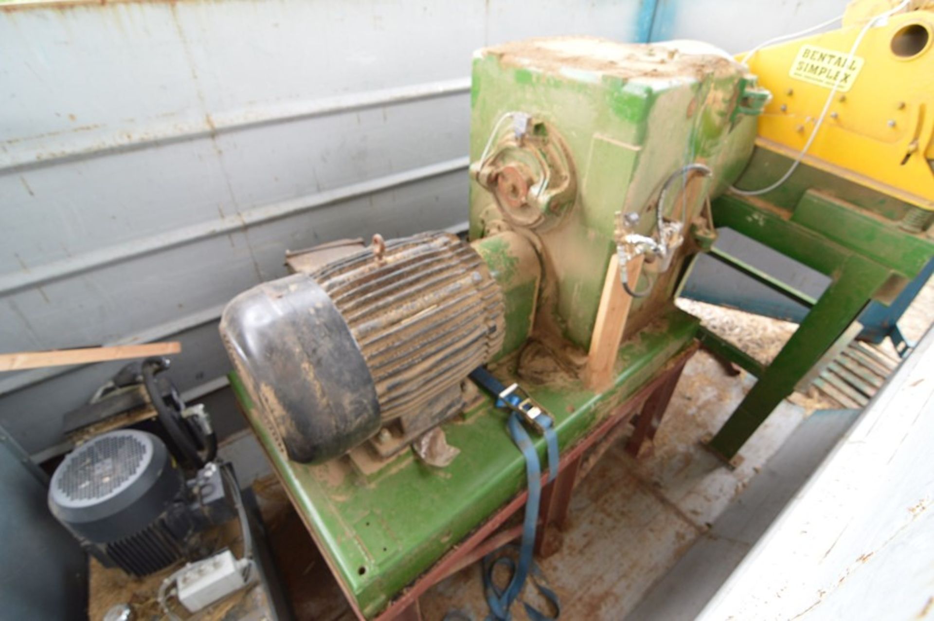 TWO SPEED PELLETING PRESS, (understood to be manuf - Image 3 of 14