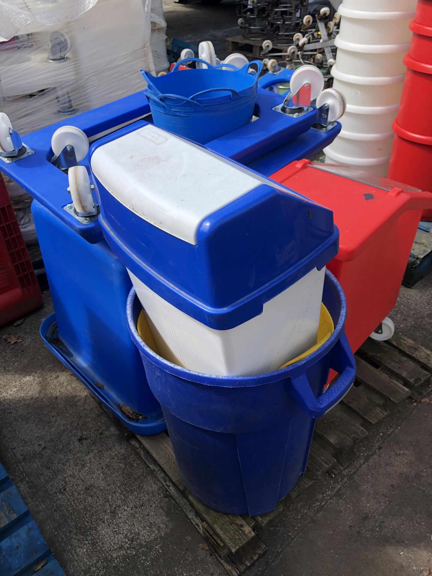 Mixed Ingredient Bins on a Pallet - 1 x Large Blue - Image 3 of 3