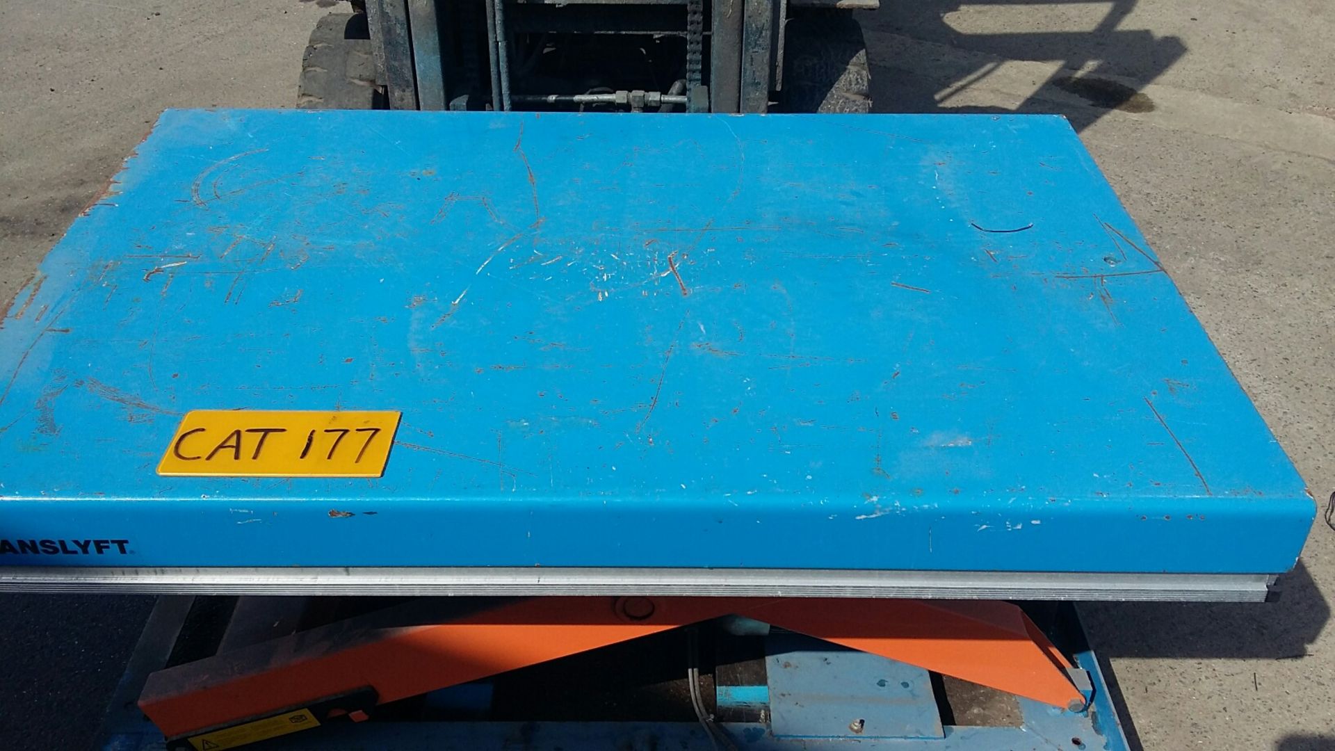 Translyft 1000kg Scissor Lift, single phase hyd/ e - Image 4 of 4