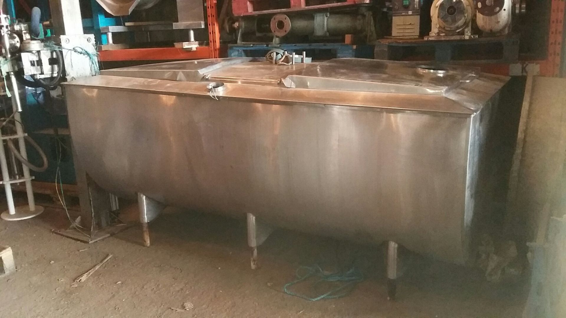 A.P.V. 1500L Dairy Tank, with stainless steel lids
