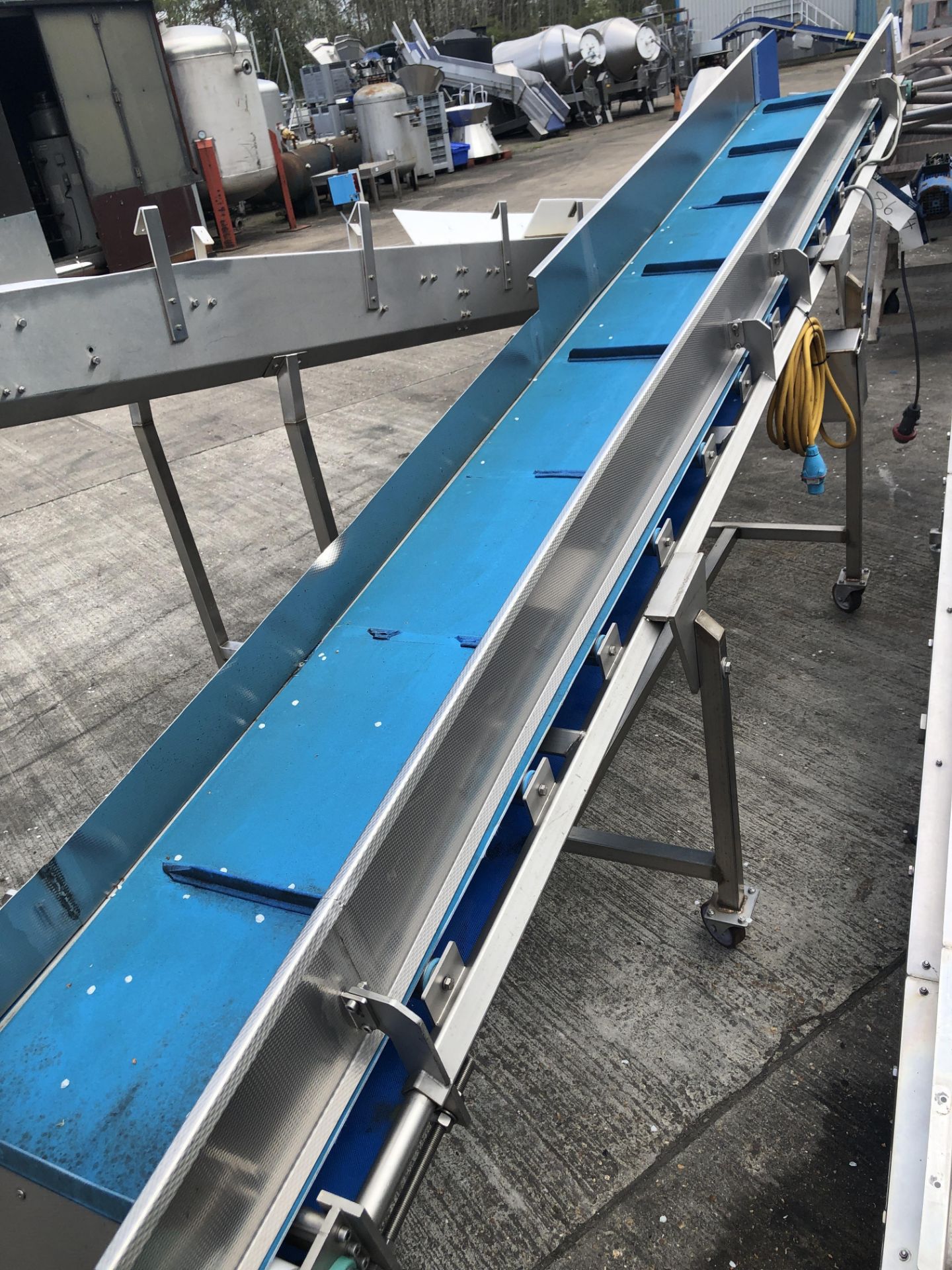 ACB Transport Elevated / Flighted Belt Conveyor - Image 2 of 4