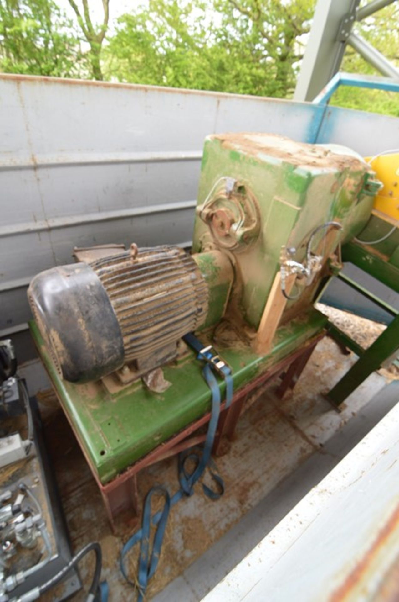TWO SPEED PELLETING PRESS, (understood to be manuf - Image 2 of 14