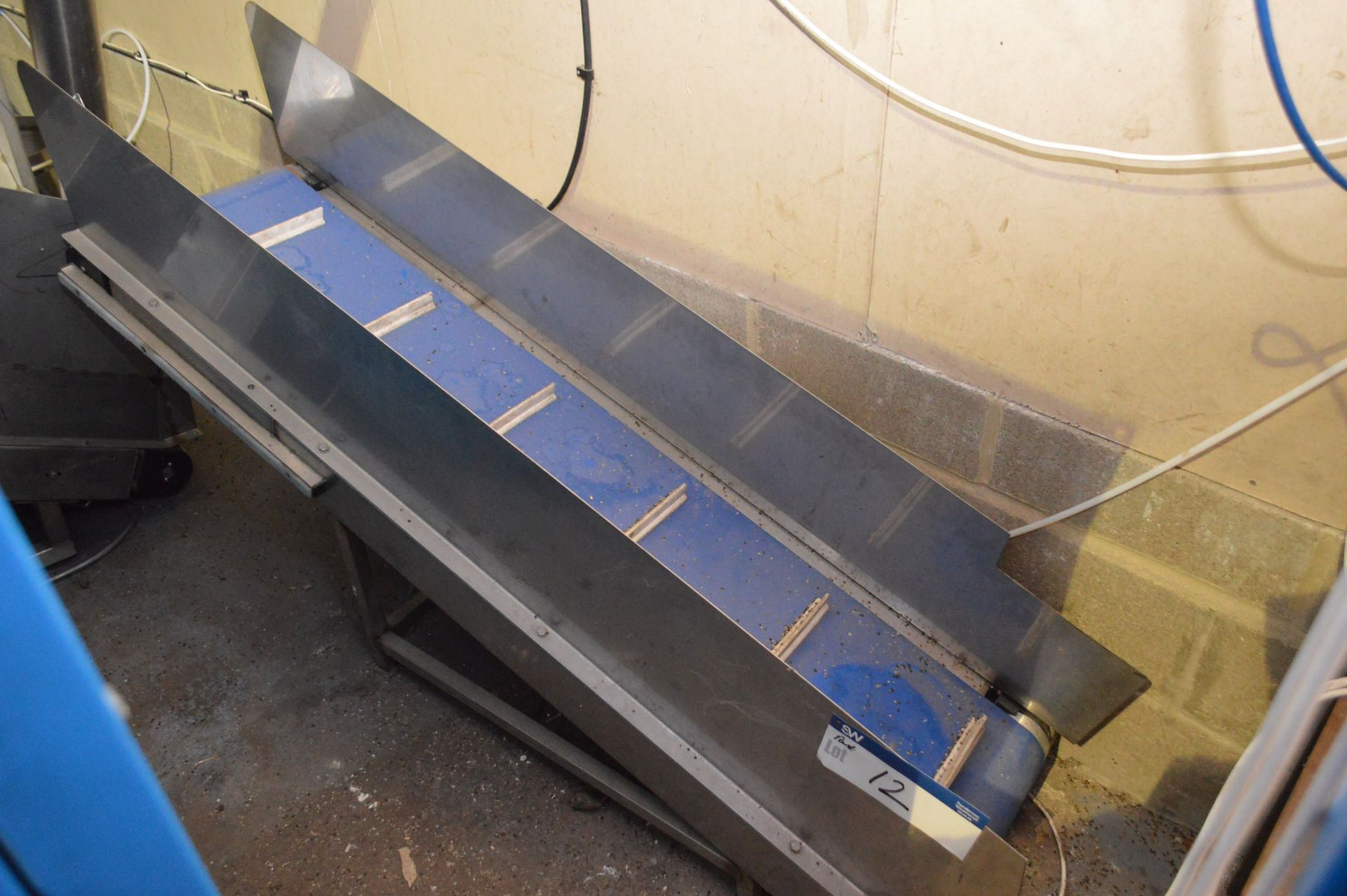 Two Stainless Steel Framed Inclined Interlinked Belt Conveyors, conveyor one 400mm x 1.7m centres - Bild 6 aus 10