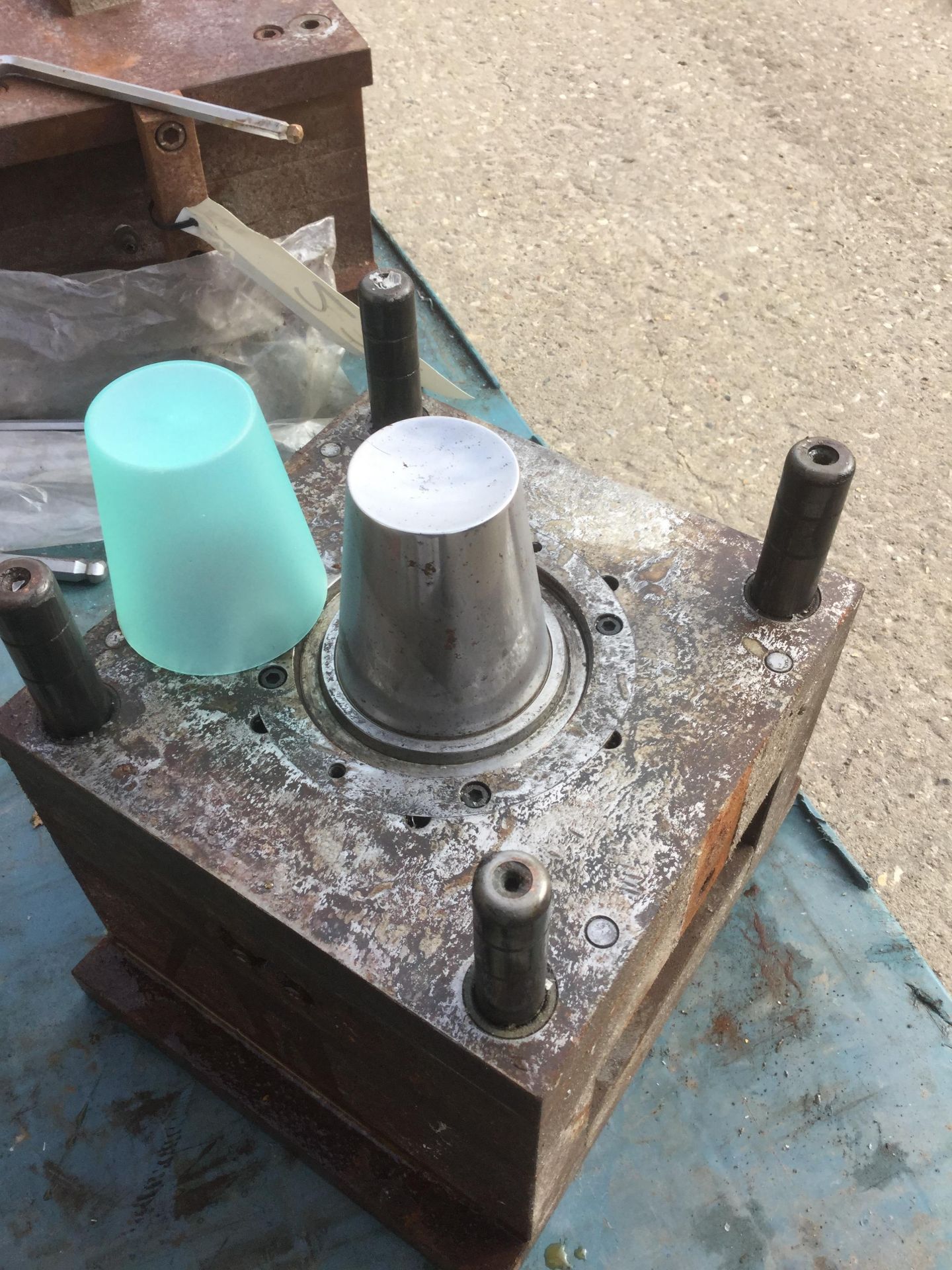 Beaker Mould - Bild 2 aus 5