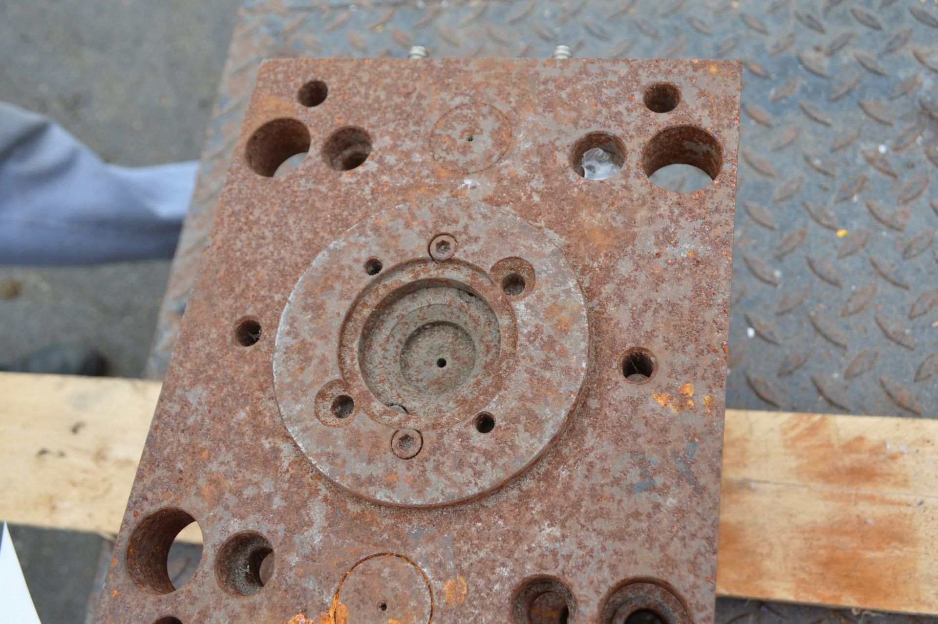 Twin Hip Flask Funnel Mould - Image 11 of 11