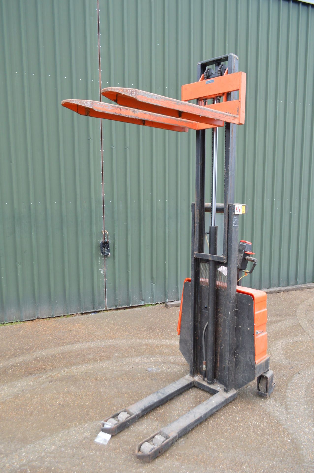 Kentruck B69E 1000kg cap. Pedestrian Operated Battery Electric Fork Lift Truck, serial no. 971101, - Image 2 of 5