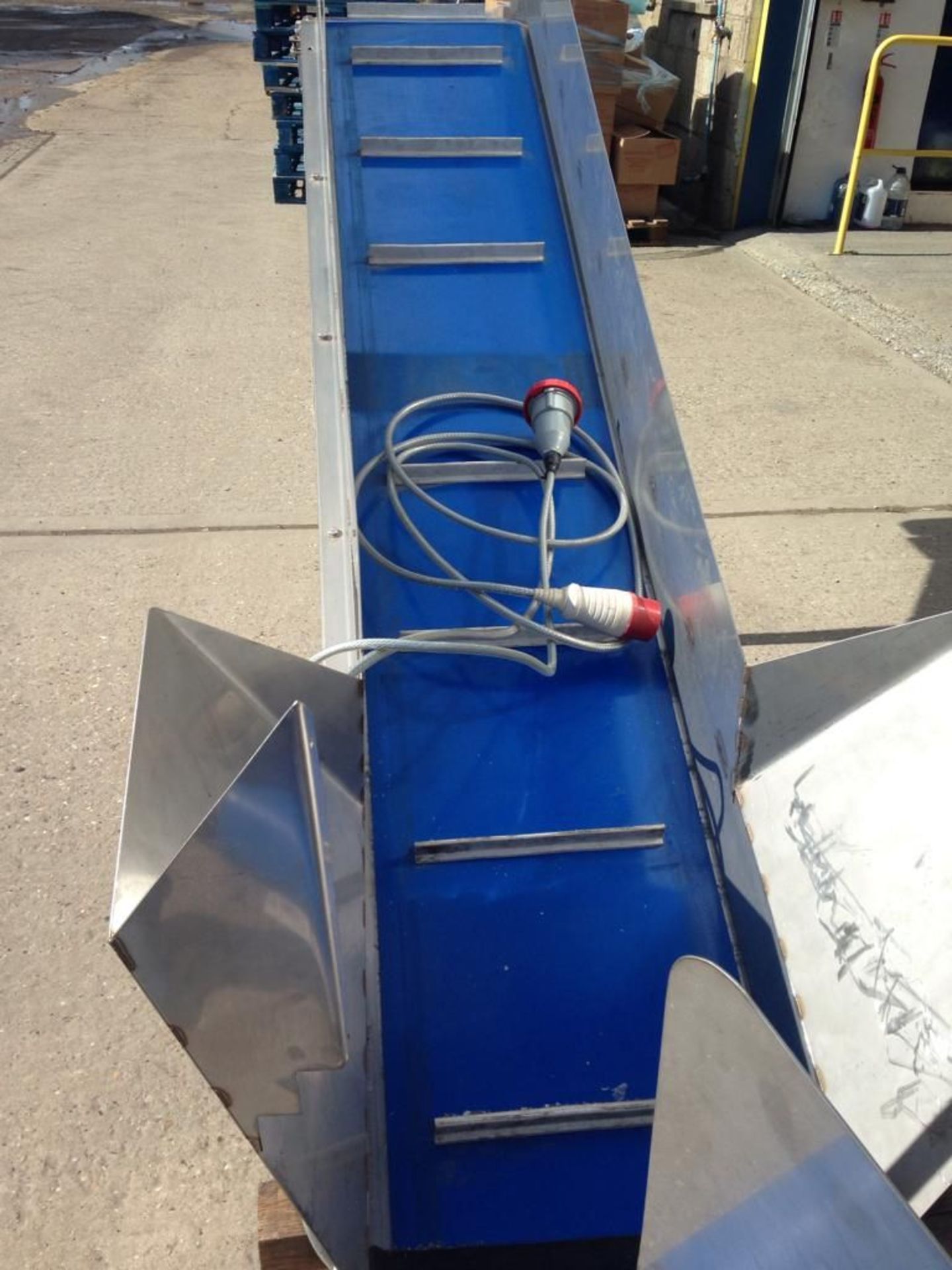 Two Stainless Steel Framed Inclined Interlinked Belt Conveyors, conveyor one 400mm x 1.7m centres - Bild 4 aus 10