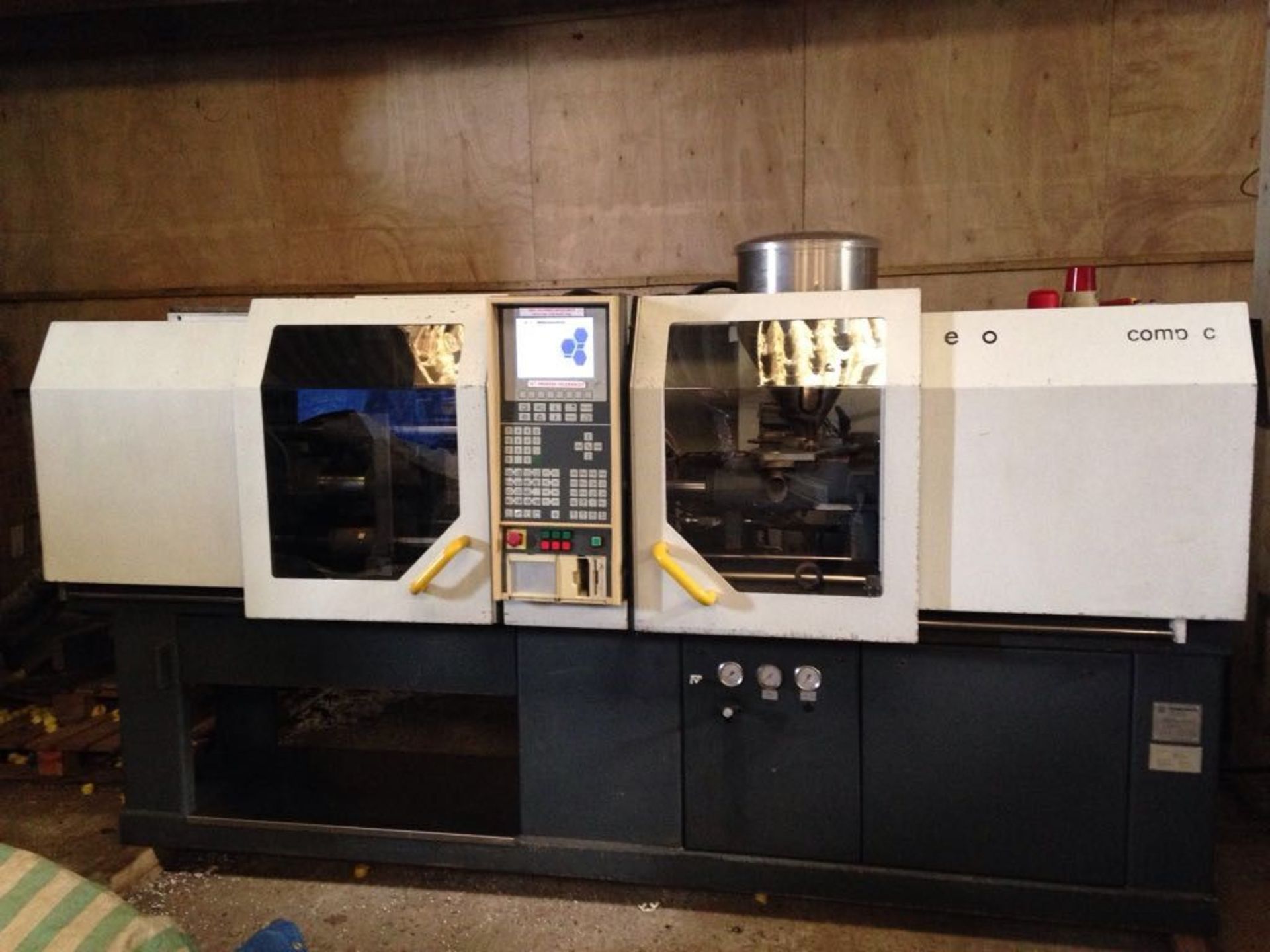 Mannesmann Demag ERGO 25.80 COMPACT 25 tonne PLASTIC INJECTION MOULDING MACHINE, serial no. 711-