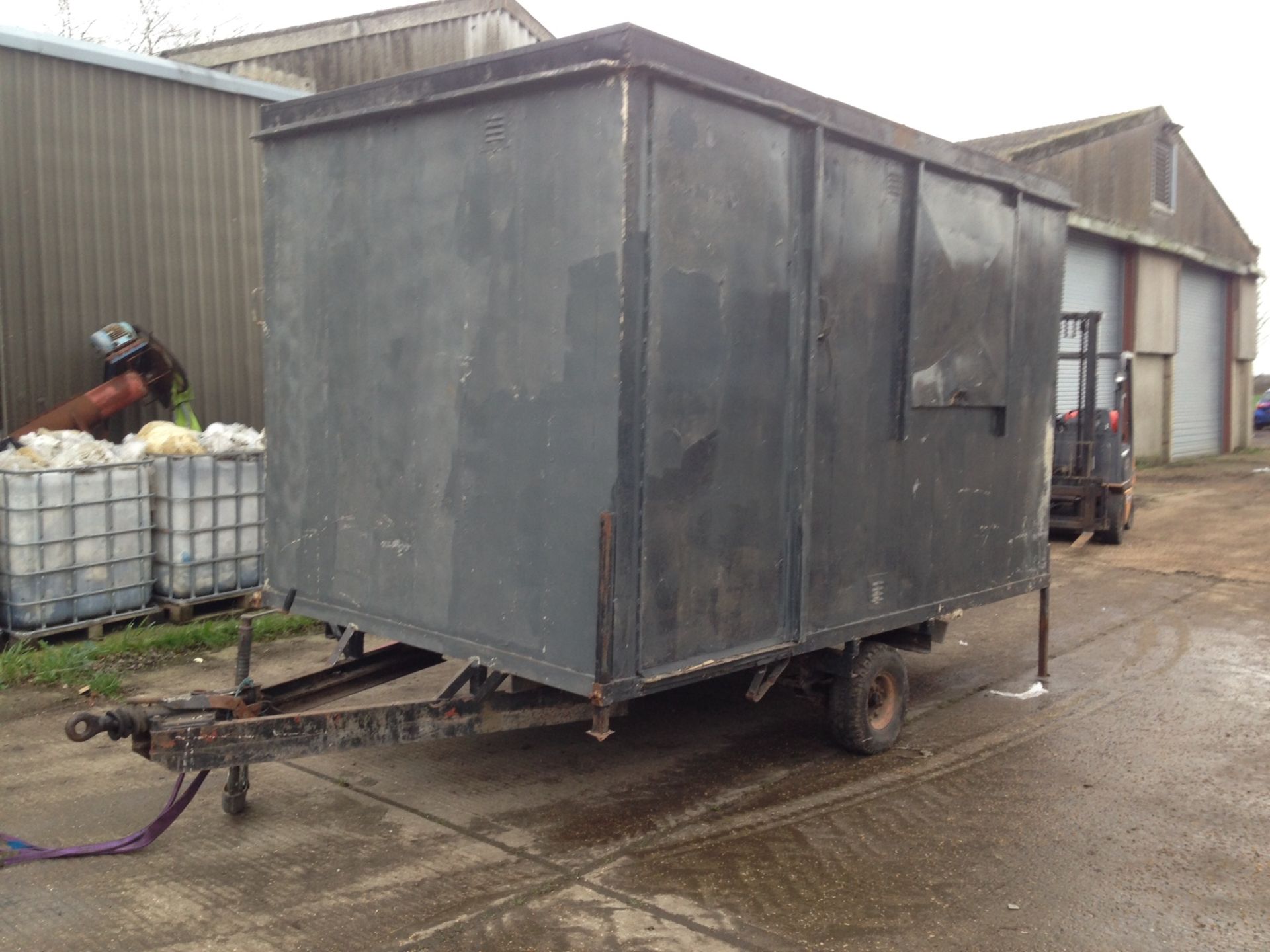 Single Axle Trailer Mounted portable Building, vendors comments approx. 12ft x 8ft NO CONTENTS