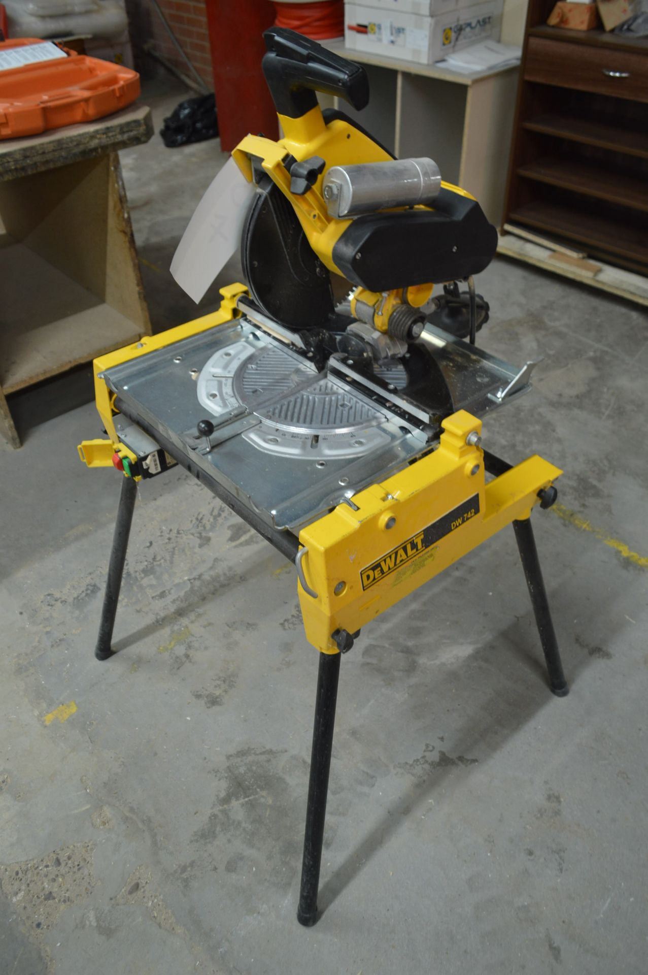 DeWalt DW742 Stand Mounted Mitre Saw, 110V (please - Image 4 of 4