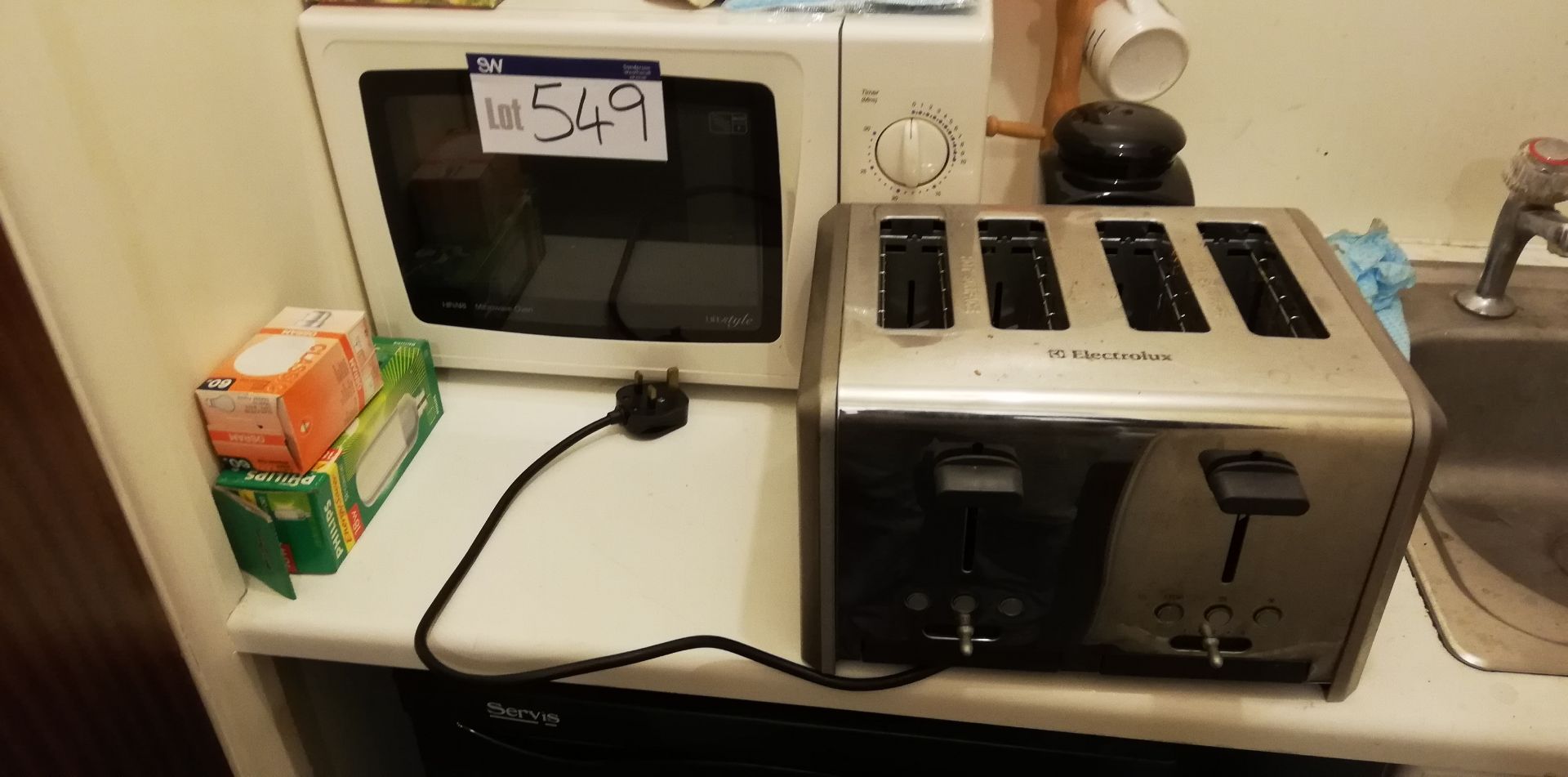Hinari Microwave and Electrolux Toaster