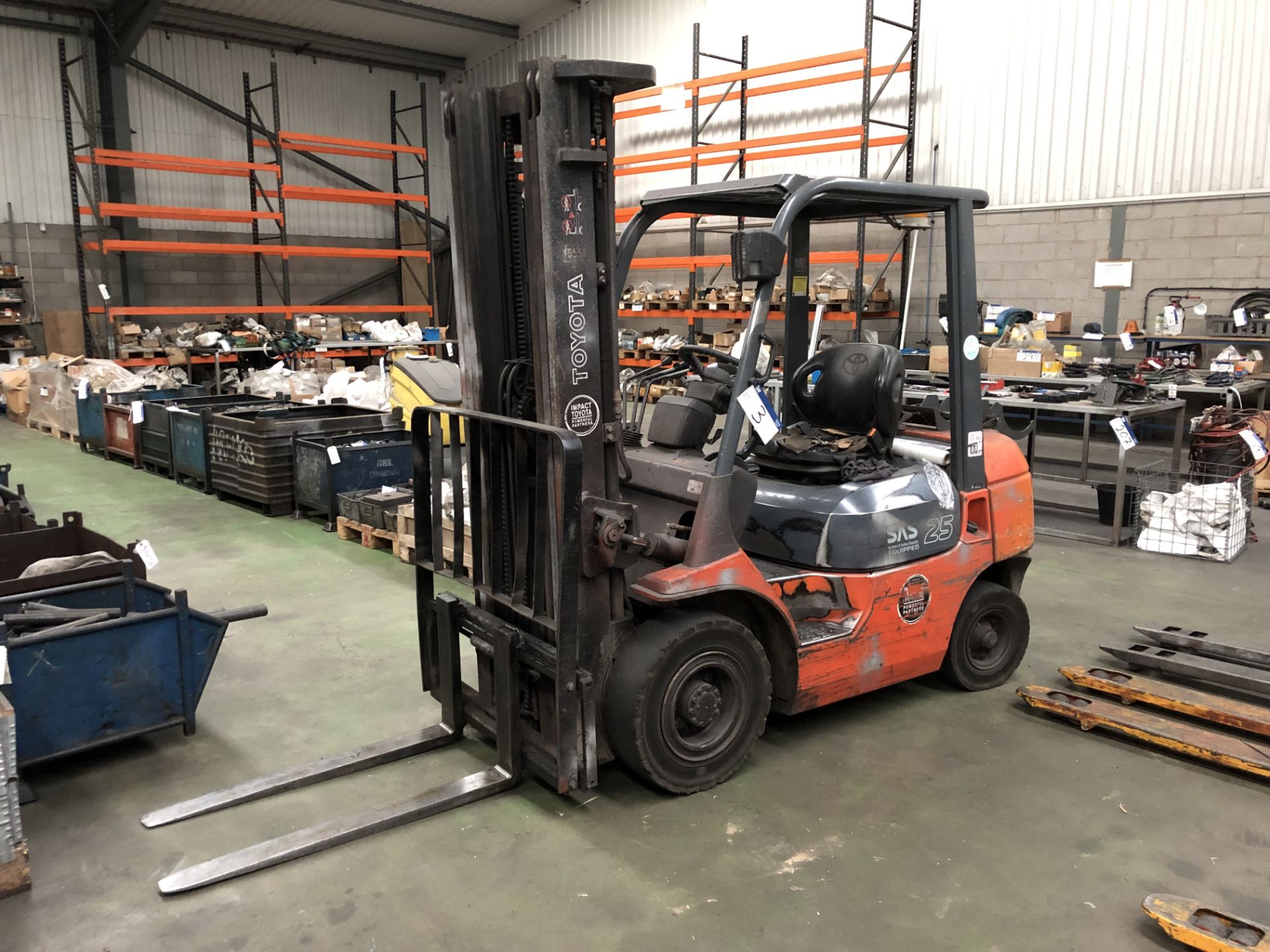 Toyota 7FGF25 LPG Forklift Truck, Serial Number: 407FGF25-14390, Year of Manufacture: 2003, SWL: