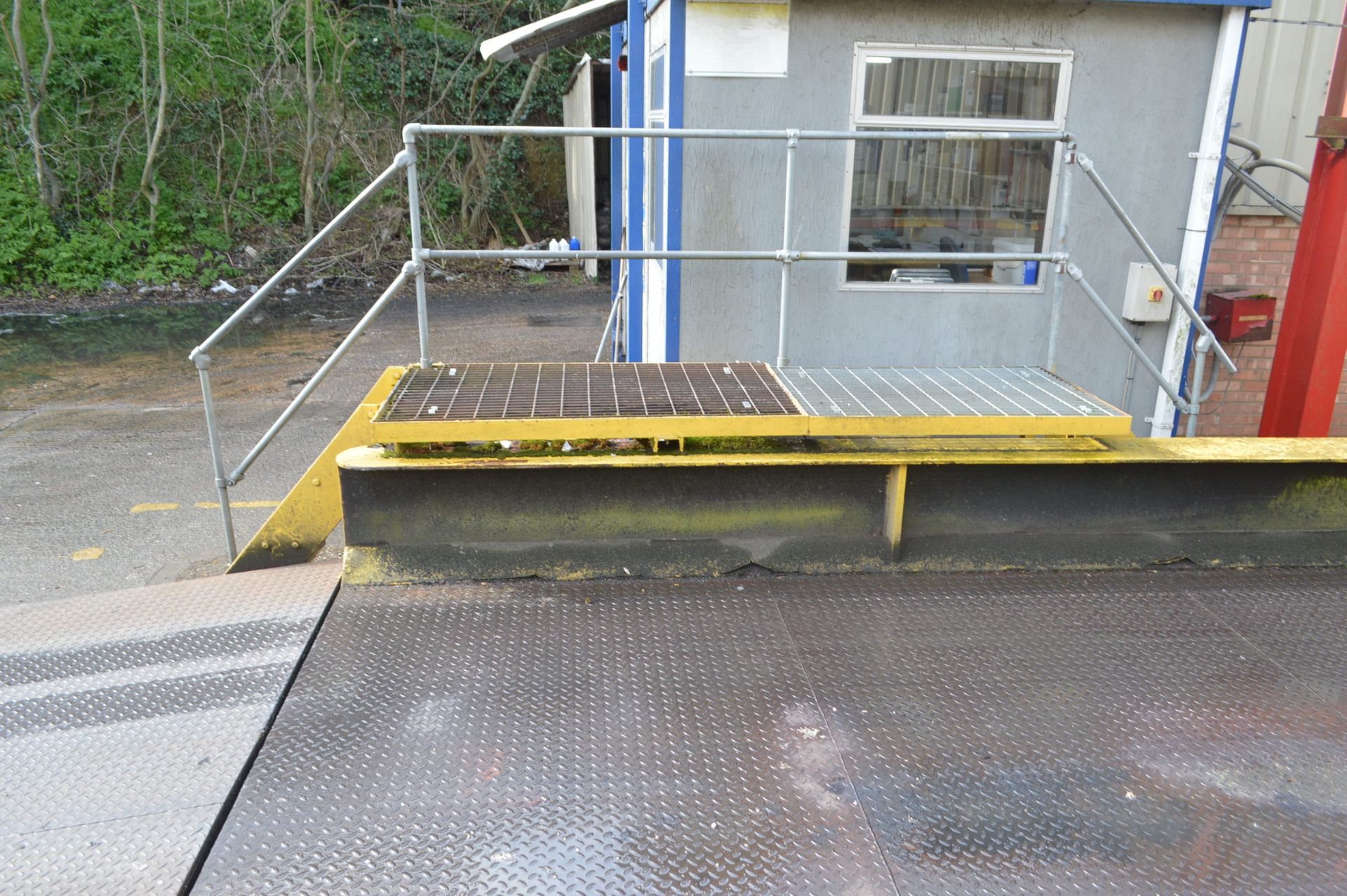 50,000kg cap. OVER SURFACE LOADCELL WEIGHBRIDGE, approx. 15m x 2.95m, with four loadcells, chequer - Image 4 of 8