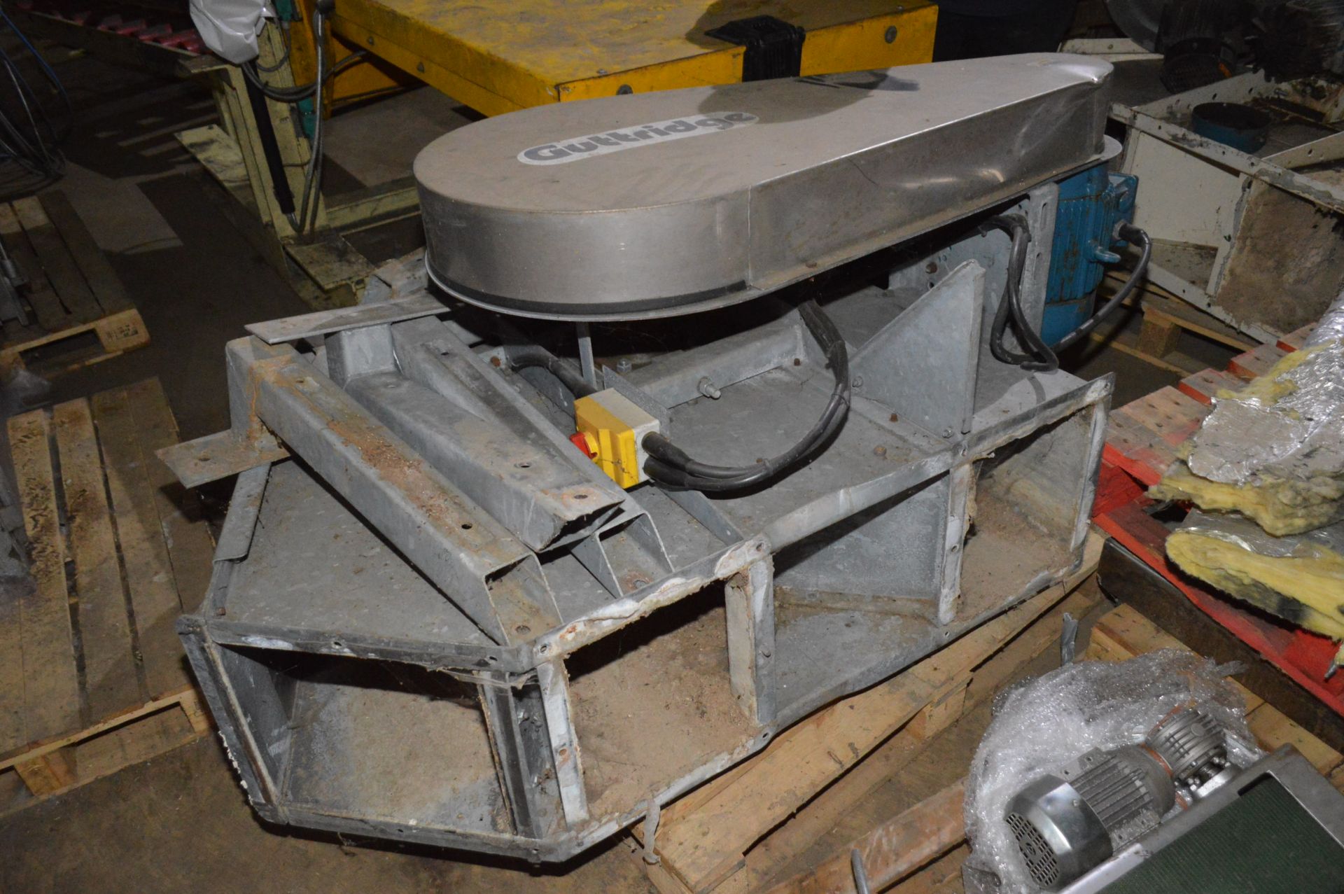 Guttridge Galvanised Steel-Cased Elevator Head, 300mm x 200mm on section, with electric motor