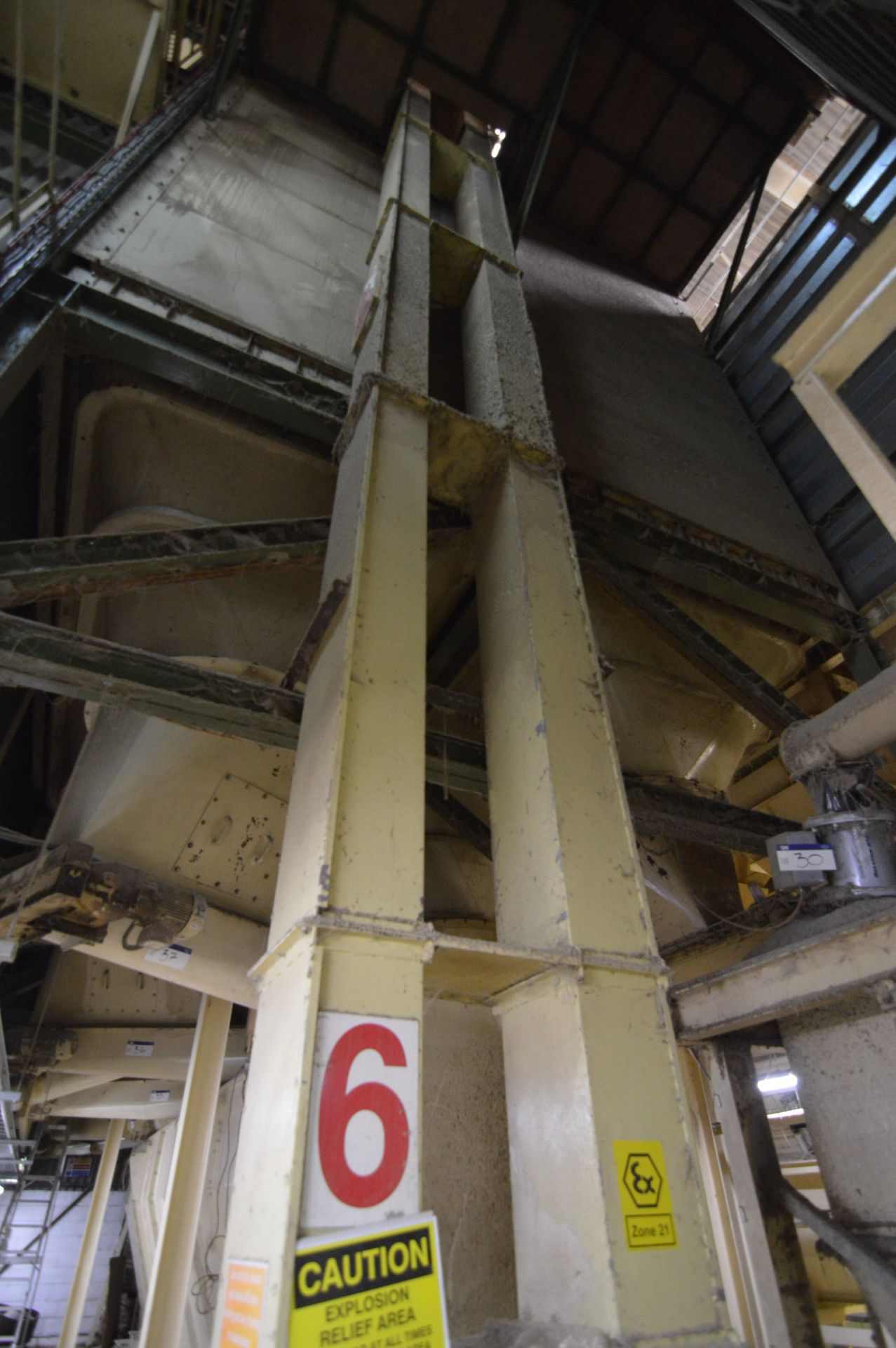 Approx. 275mm Belt & Bucket Elevator, approx. 14m centres high, with geared electric motor - Bild 2 aus 4