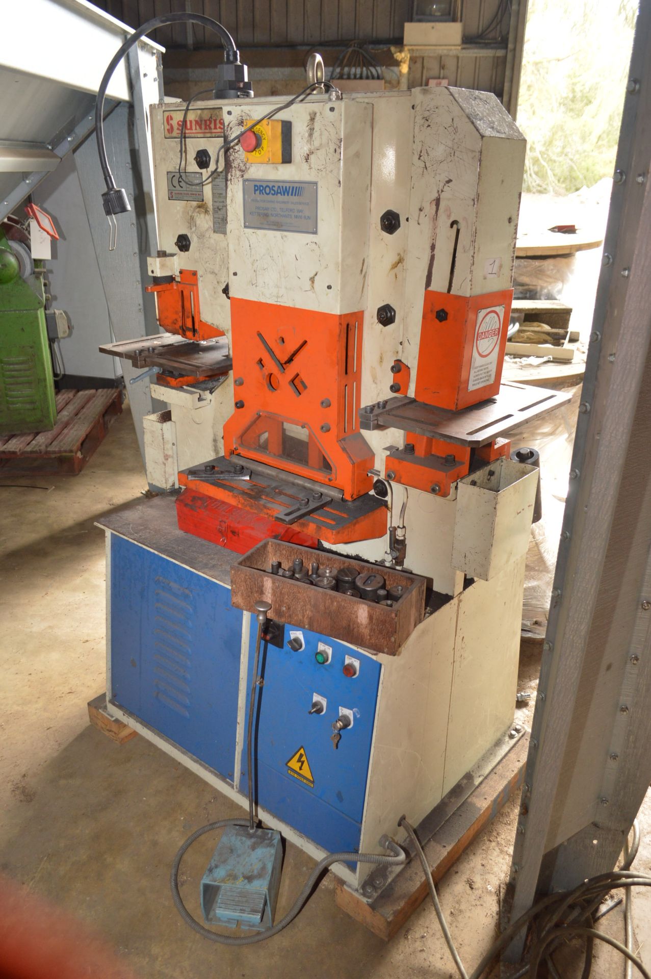 Sunrise IW-60K HYDRAULIC METAL WORKER, serial no. 348198, year of manufacture 2004, with punch - Bild 2 aus 8