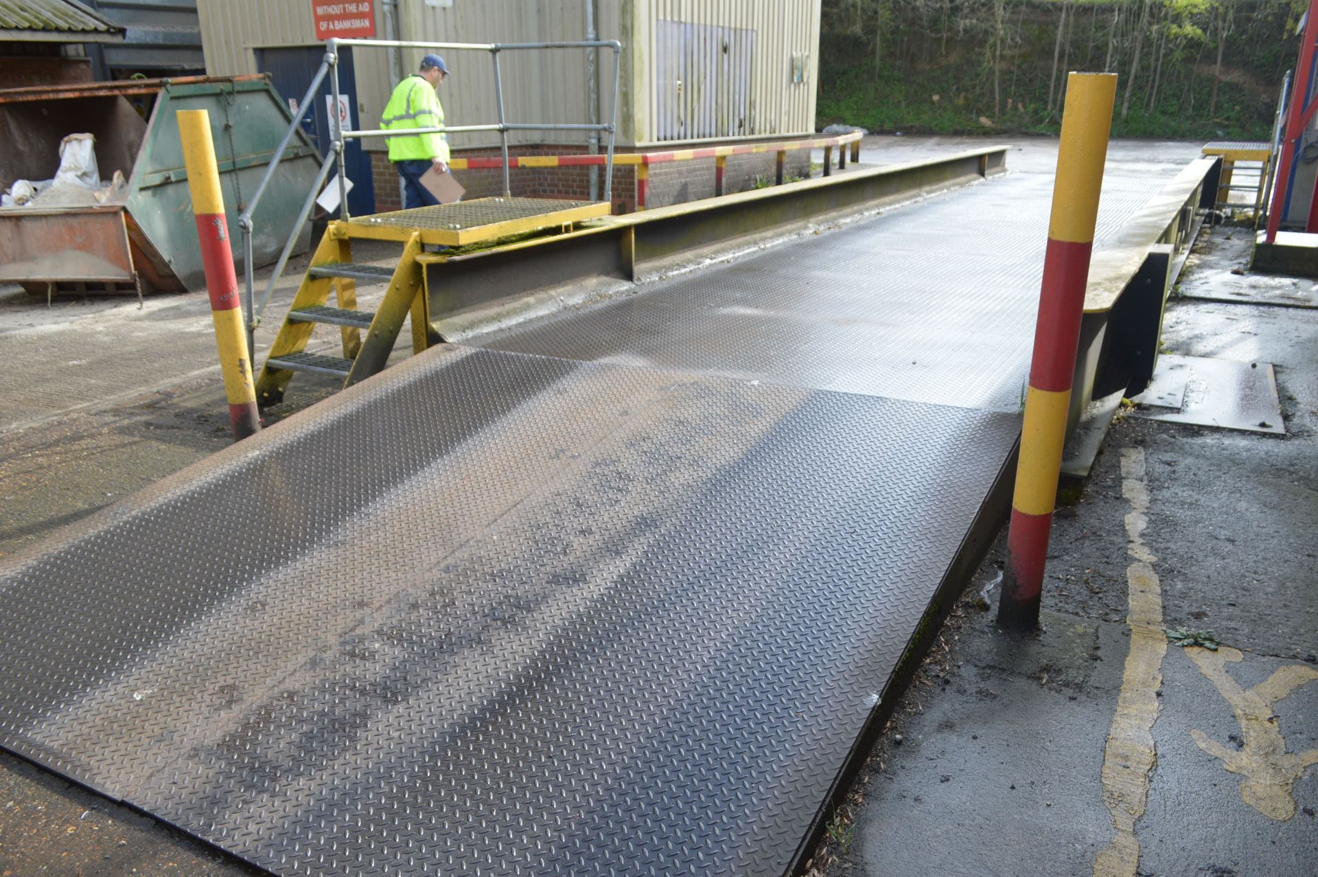 50,000kg cap. OVER SURFACE LOADCELL WEIGHBRIDGE, approx. 15m x 2.95m, with four loadcells, chequer - Bild 2 aus 8