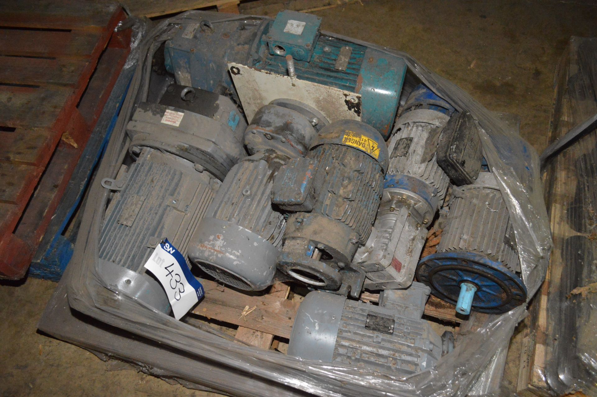 Mainly Geared Electric Motors, on one pallet, up to approx. 7.5kW - Bild 2 aus 4