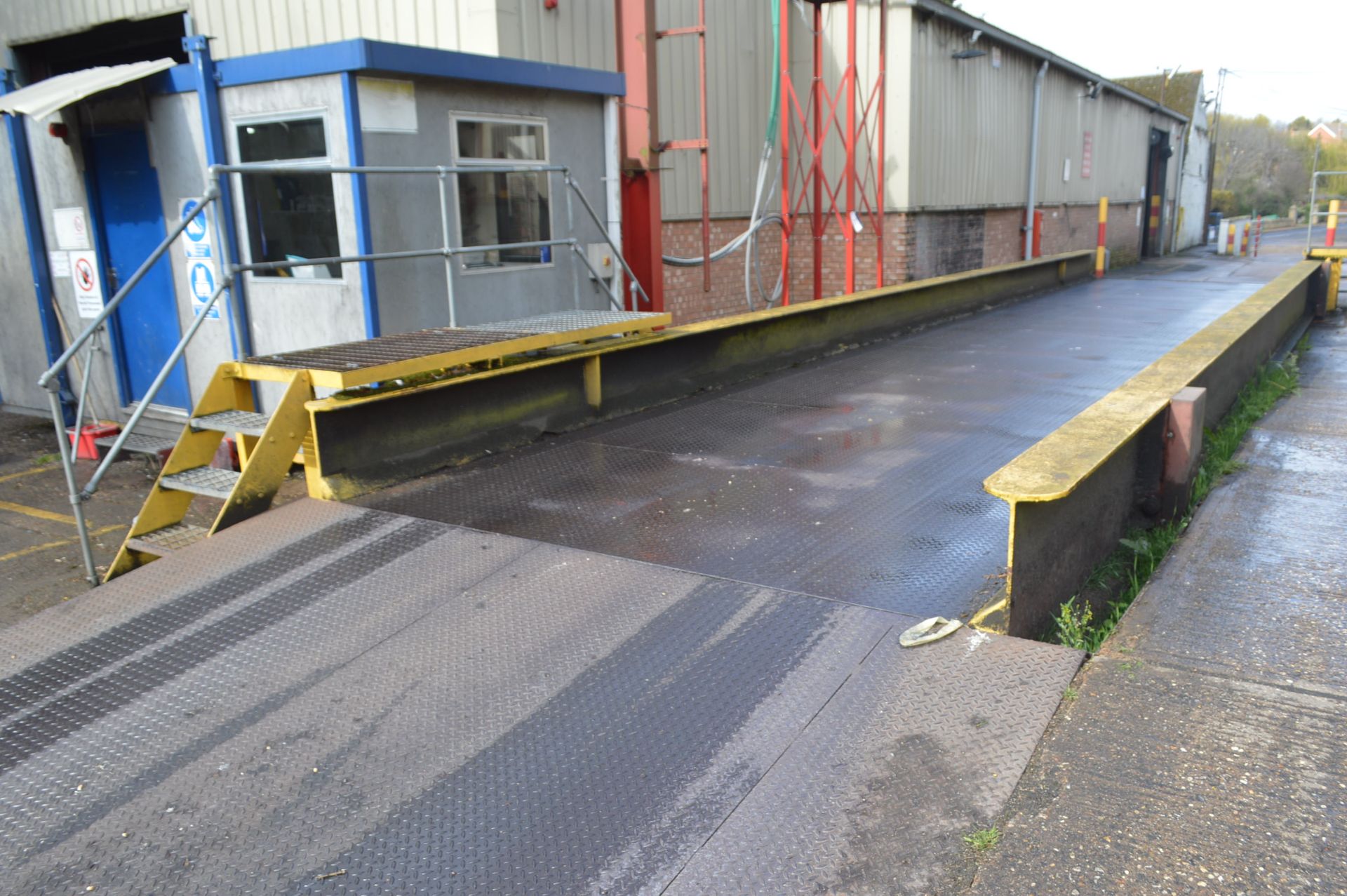 50,000kg cap. OVER SURFACE LOADCELL WEIGHBRIDGE, approx. 15m x 2.95m, with four loadcells, chequer - Image 3 of 8