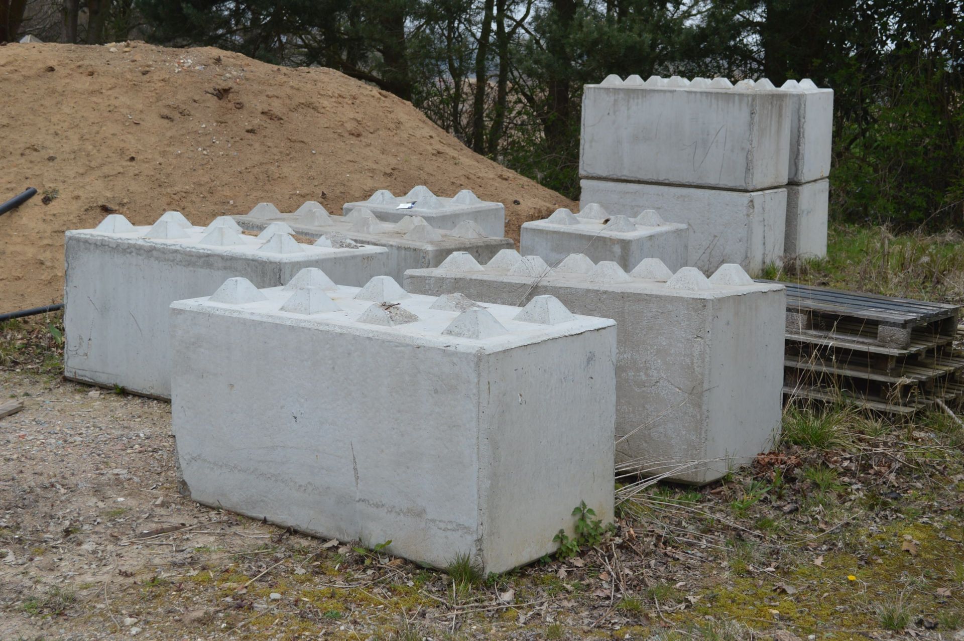 TEN PRE-CAST CONCRETE INTERLOCKING BLOCKS, comprising eight each approx. 1.6m x 800mm x 800mm and - Image 2 of 3